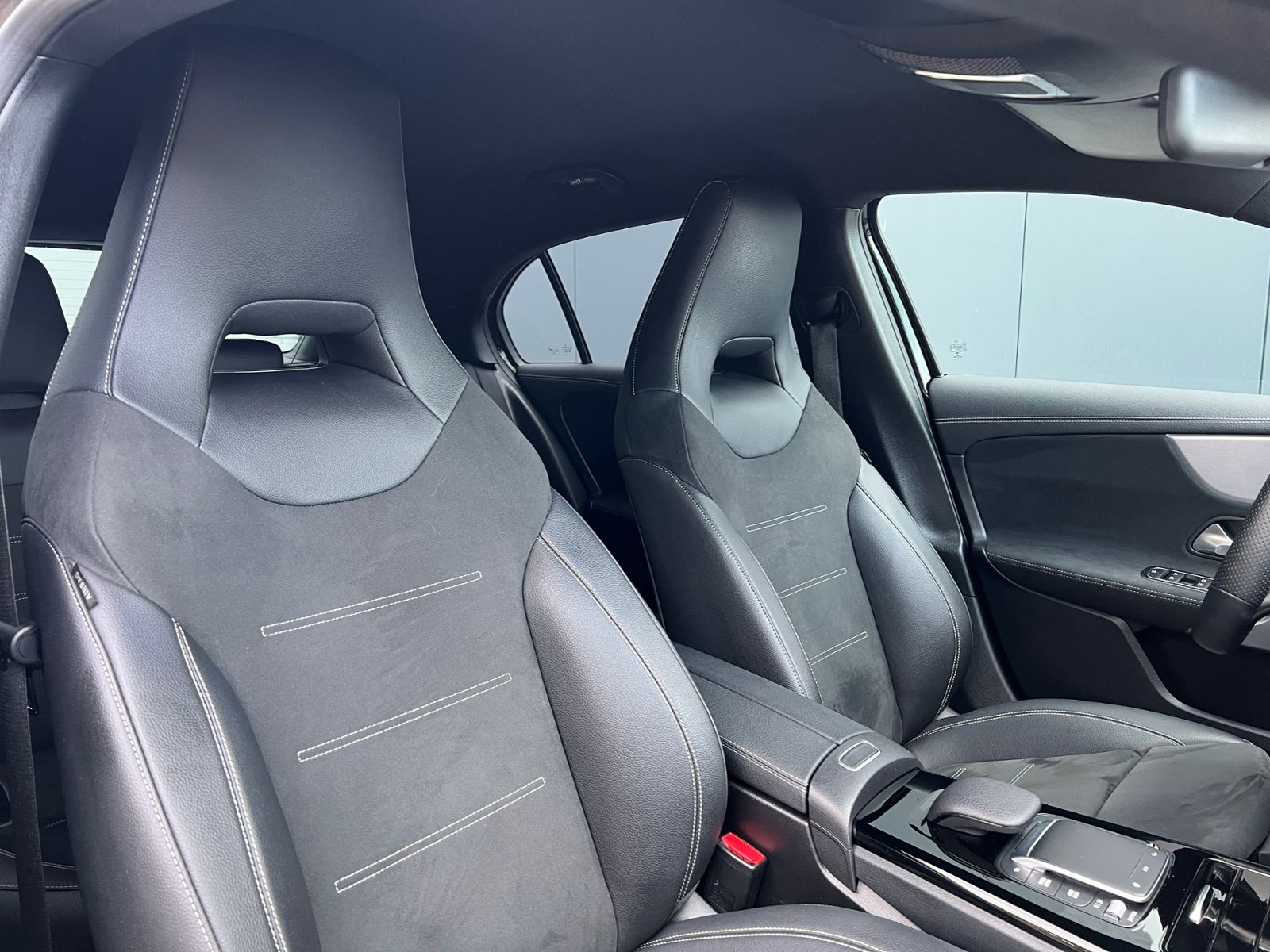 Fahrzeugabbildung Mercedes-Benz A 180 Edition *Night-Paket, AMG-Optik, Navi"