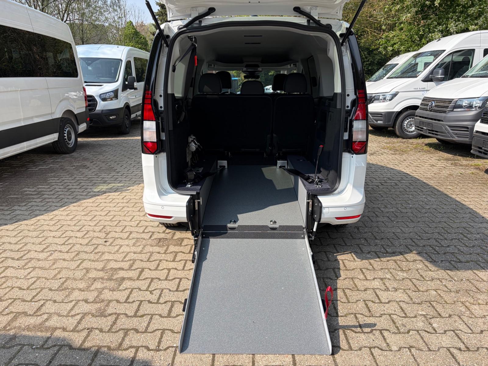 Volkswagen 90kW DSG LED Rollstuhl Rampe Heckausschnitt