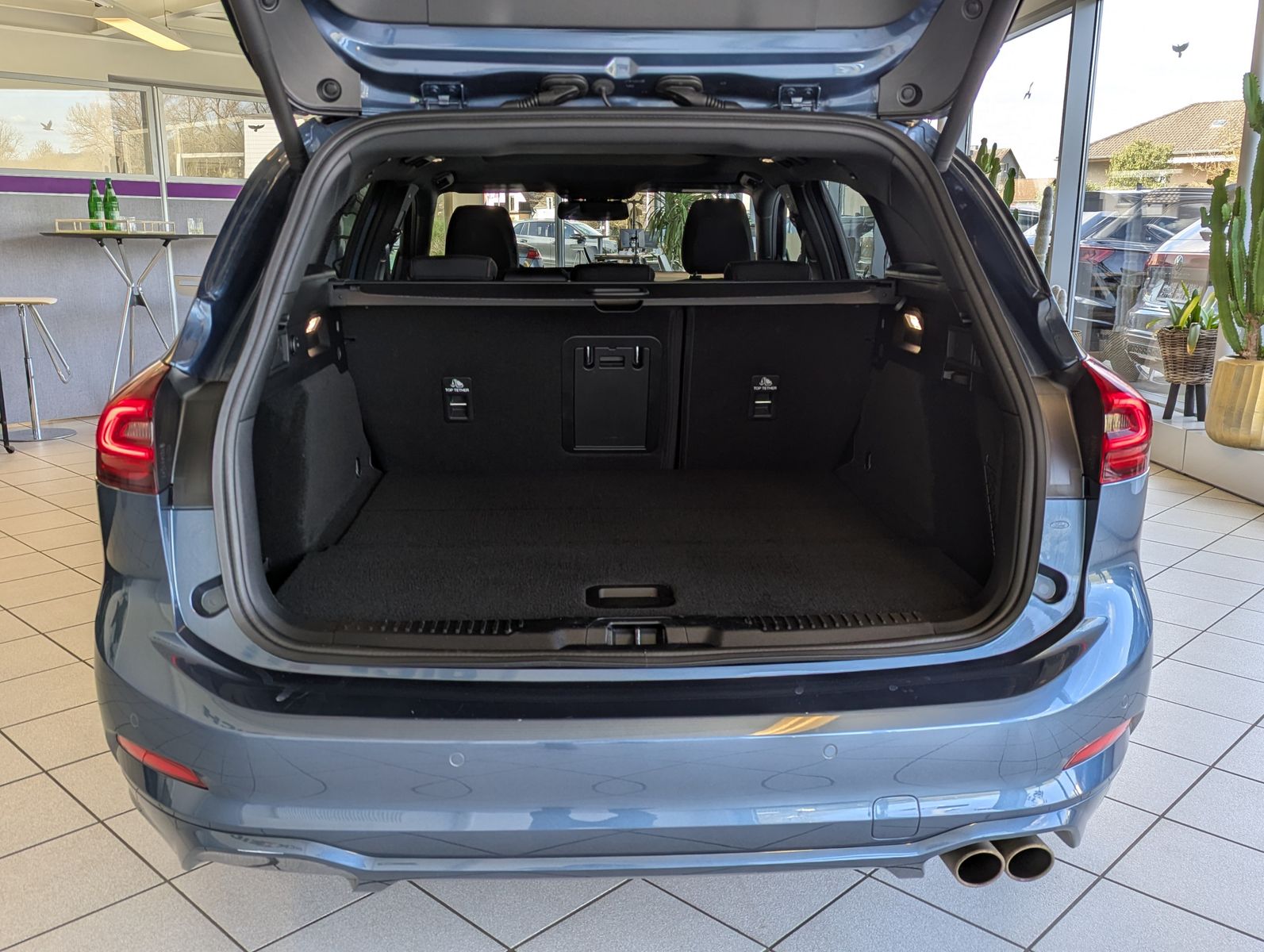 Fahrzeugabbildung Ford Focus 1.0 ST-Line X Styling Matrix B&amp;O Pano 18"