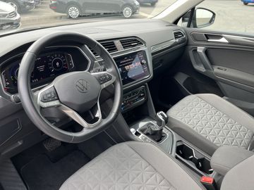 Volkswagen Tiguan - 12