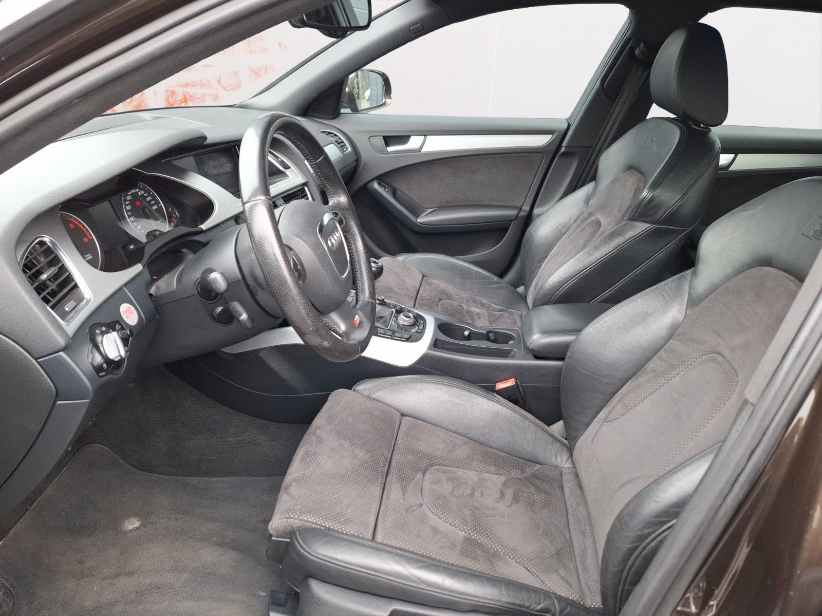 Fahrzeugabbildung Audi A4 Avant S line Sportpaket / plus ! TÜV NEU !