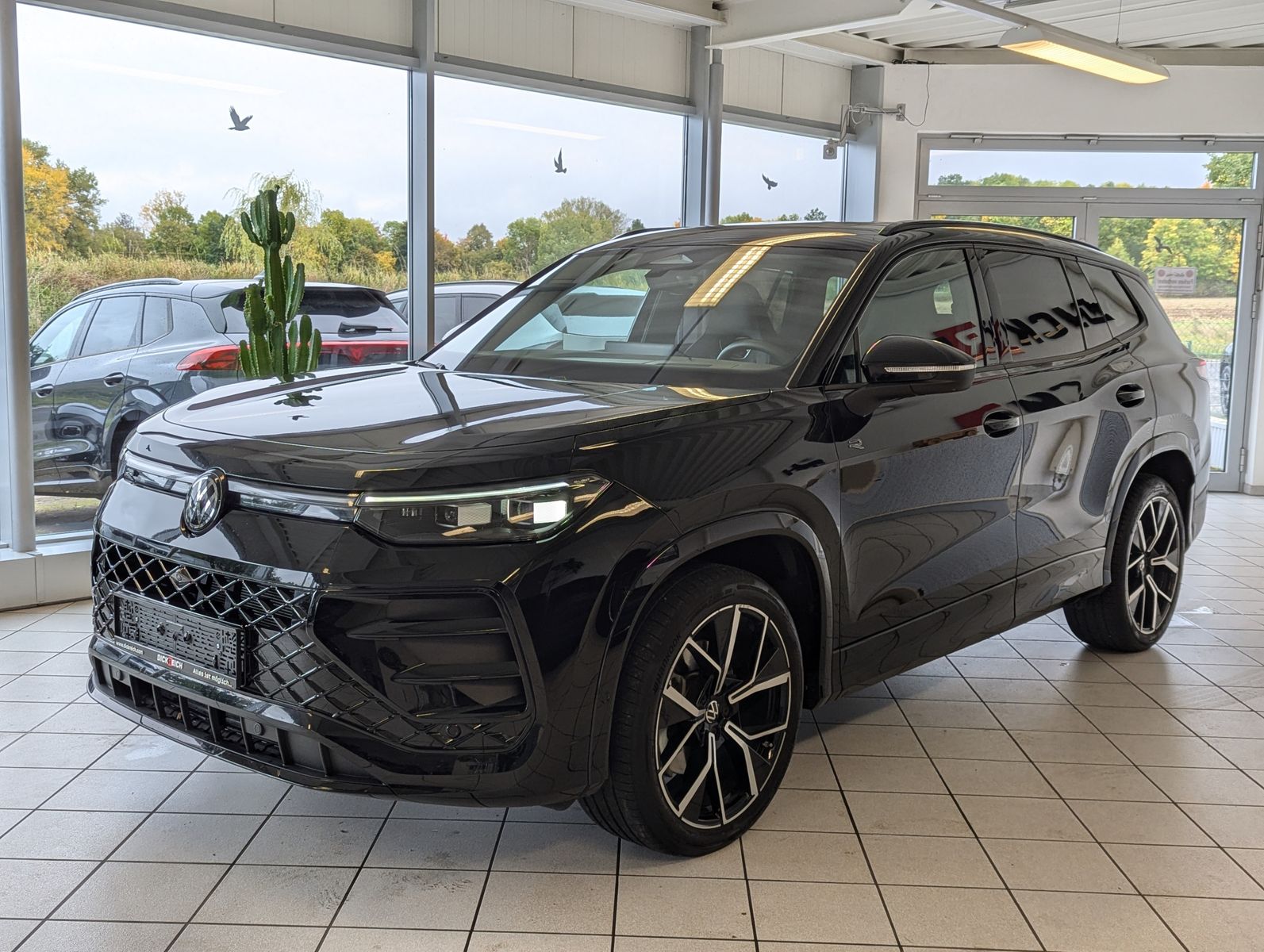 VW Tayron 2.0TDI 4M R-Line Launch Pano Black AHK 20 - Image 3