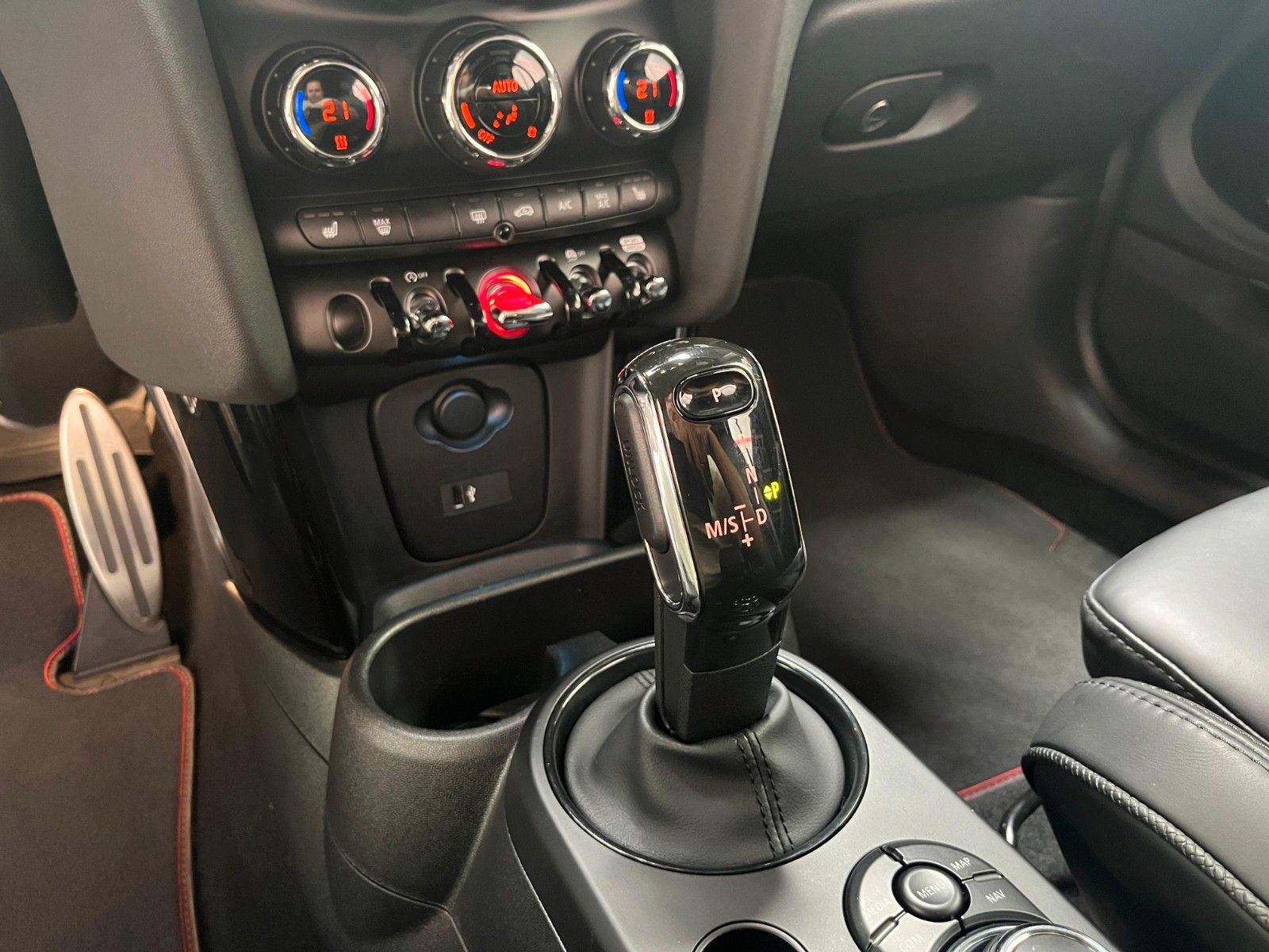 Fahrzeugabbildung MINI John Cooper Works Cabrio Trim*Virtual Cockpit*