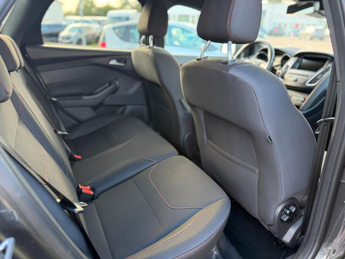 Ford Focus ST-Line Navi PDC SHZ Winterp. Facelift Kam