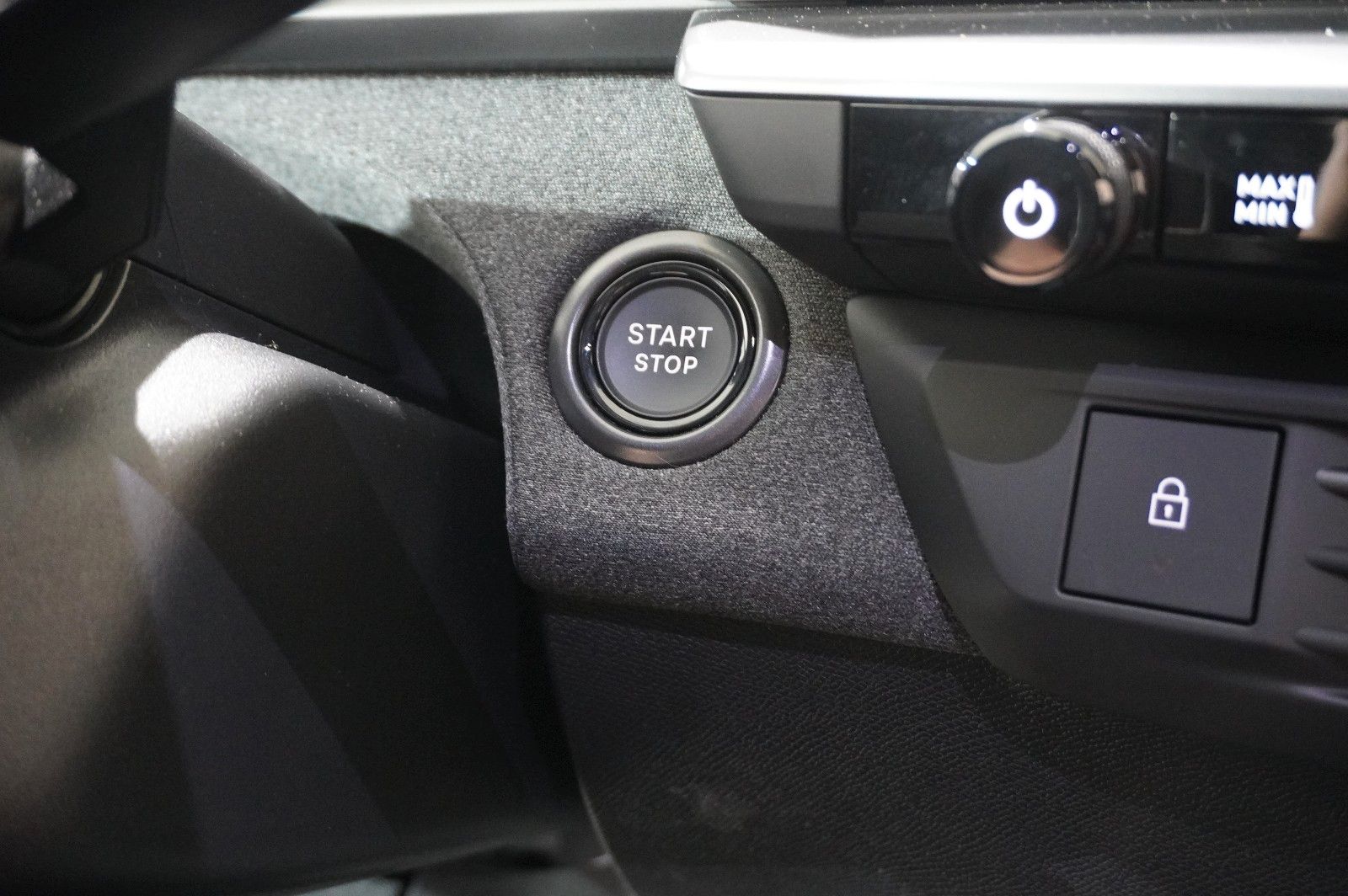Fahrzeugabbildung Opel Grandland 1.2 48V HYBRID NAVI/LED/KAMERA/DAB+