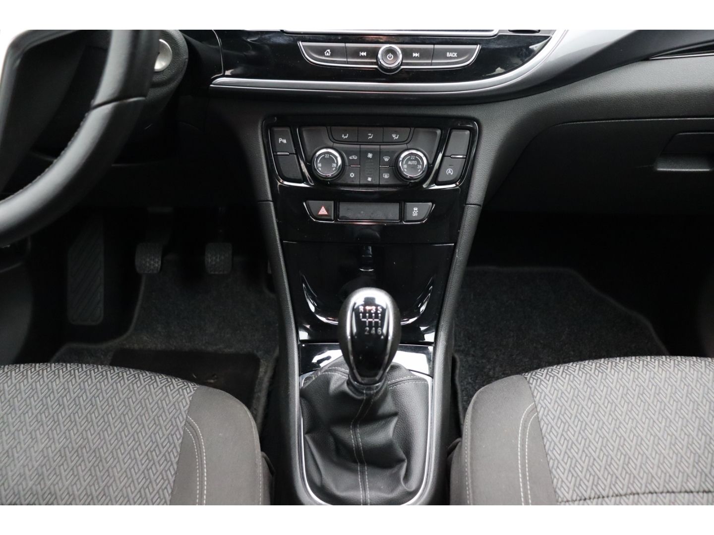 Fahrzeugabbildung Opel Mokka X 1.4 Edition AHK