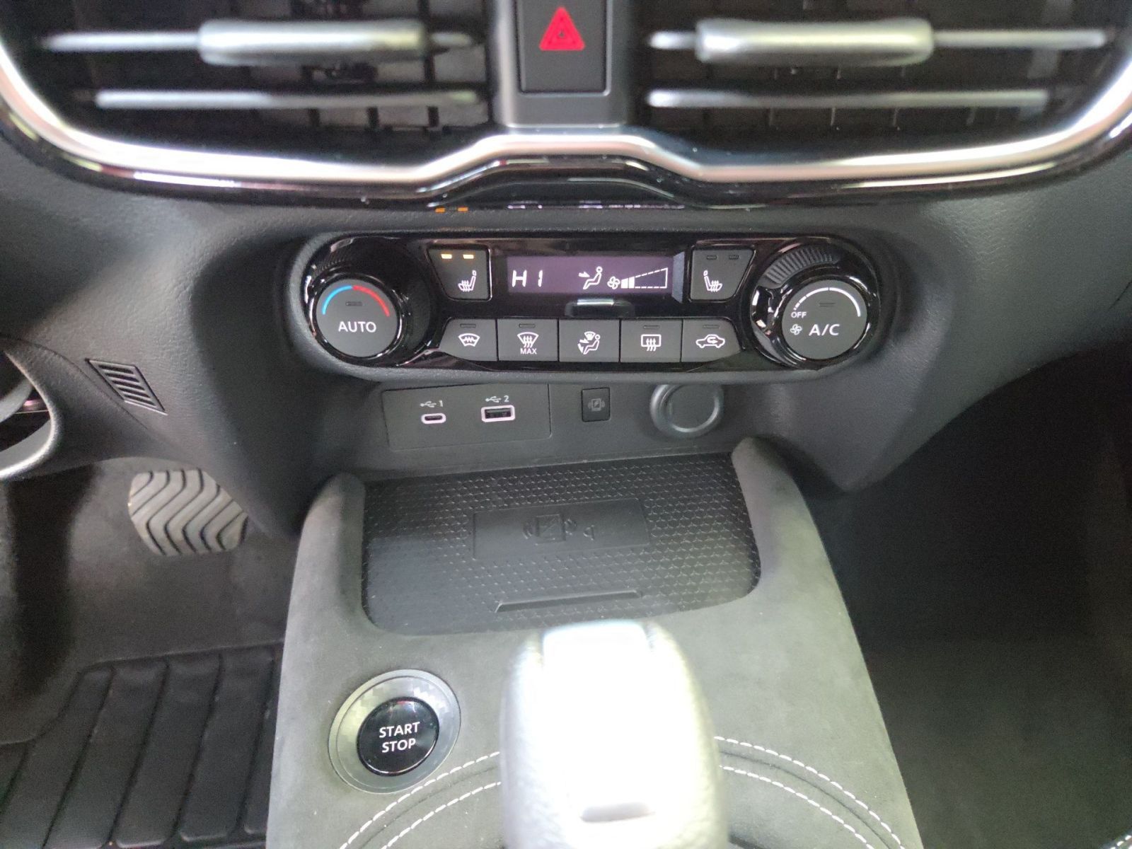 Fahrzeugabbildung Nissan Juke Hybrid N-Design 143 PS Autom. *NAVI*ALCANTA