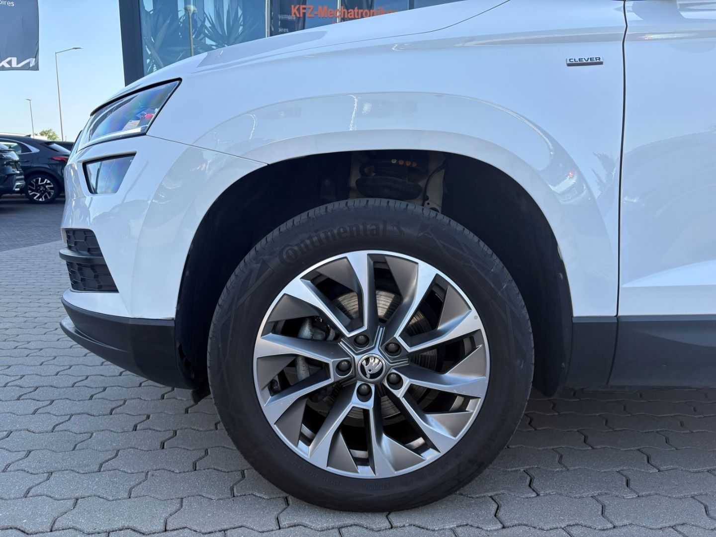 Fahrzeugabbildung SKODA Karoq Clever AHK BeheizbareWSS KLIMA ElekHeckkla