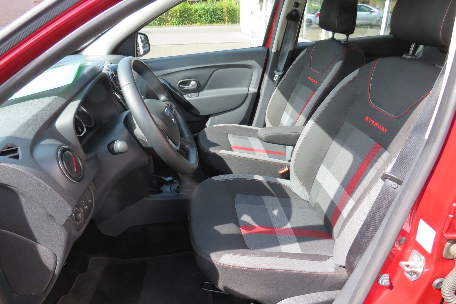 Fahrzeugabbildung Dacia Sandero Stepway NAVI SITZH. GRA PDC +KAMERA 1.HD