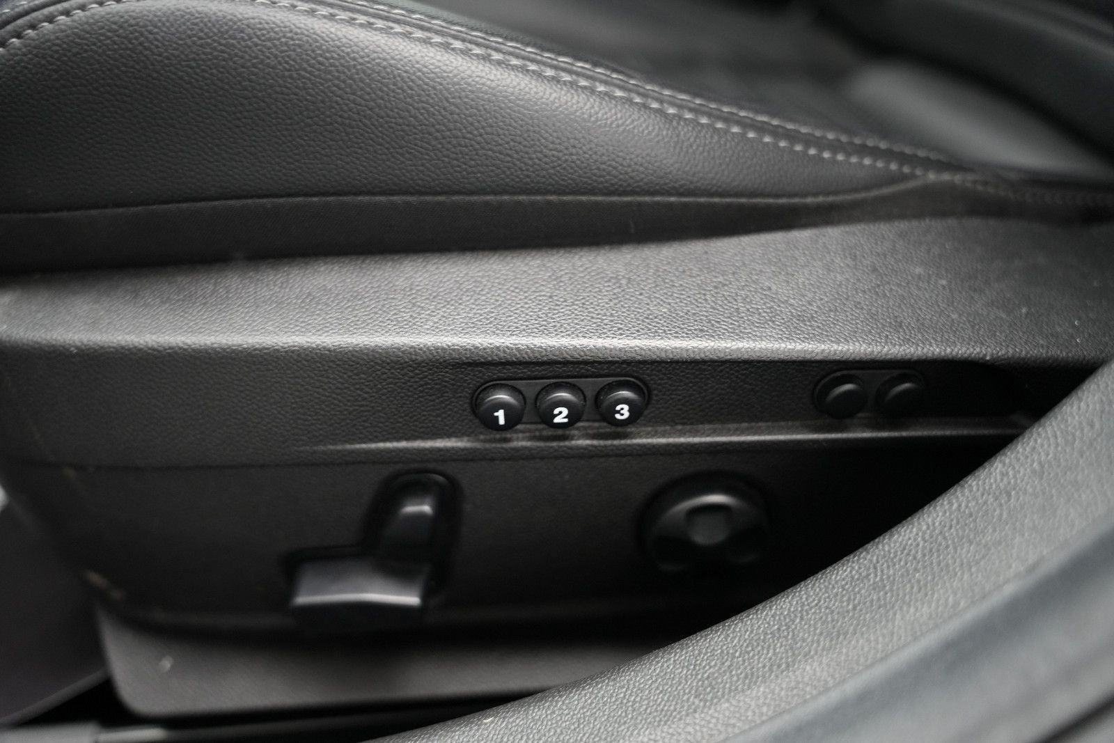 Fahrzeugabbildung Alfa Romeo Giulia Veloce *Harman&Kardon*Memory*Kamera*Navi