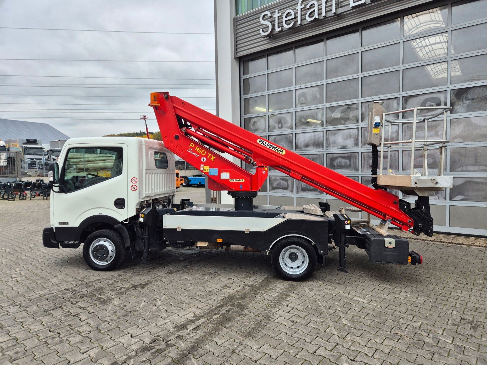 Fahrzeugabbildung Nissan Cabstar NT400 Palfinger P 160 TX 16m 1.104h