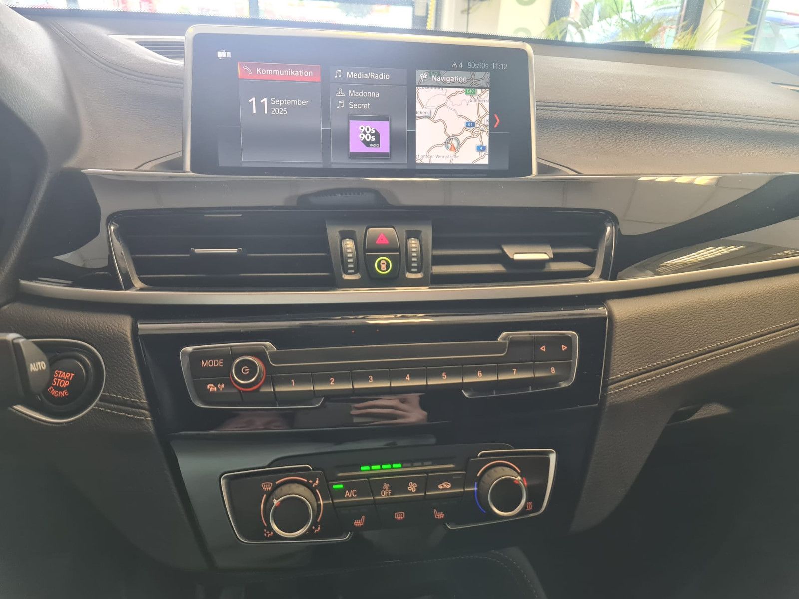 Fahrzeugabbildung BMW X2 sDrive 18 d / KAMERA / NAVI / LED