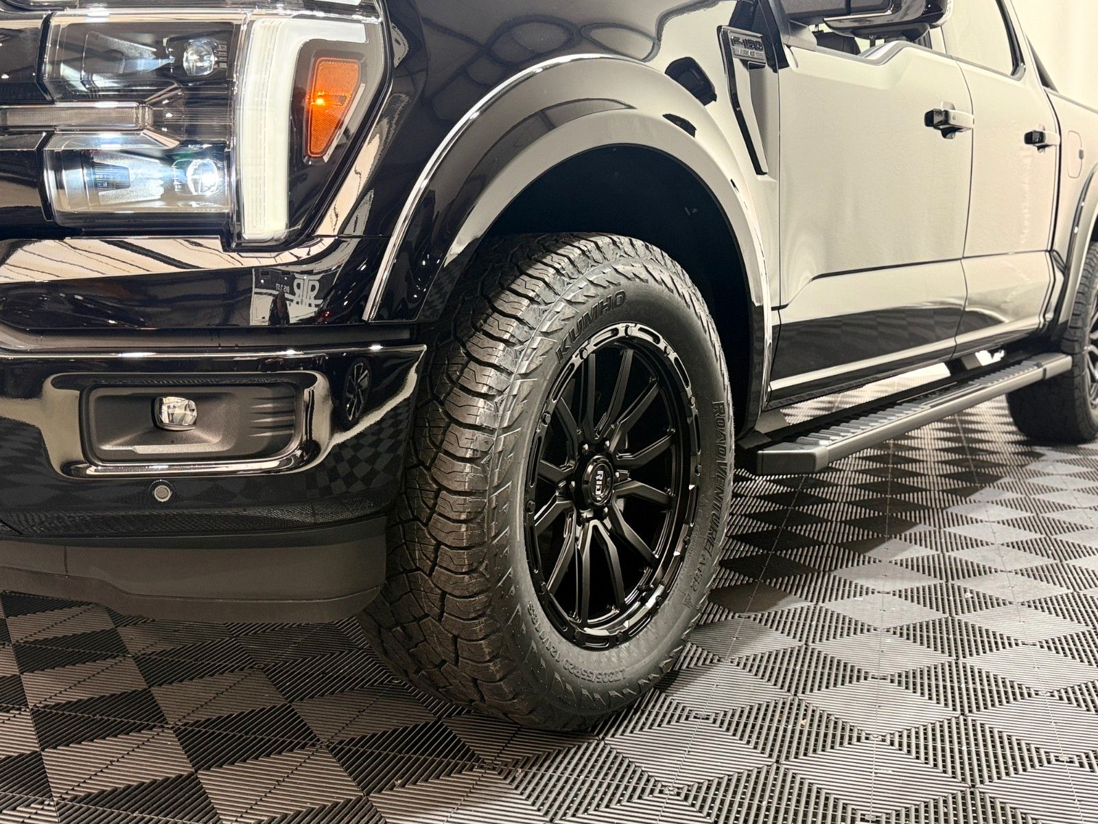 Fahrzeugabbildung Ford F-150 Lariat 5.0L V8  5,5" Black RTR Ed.