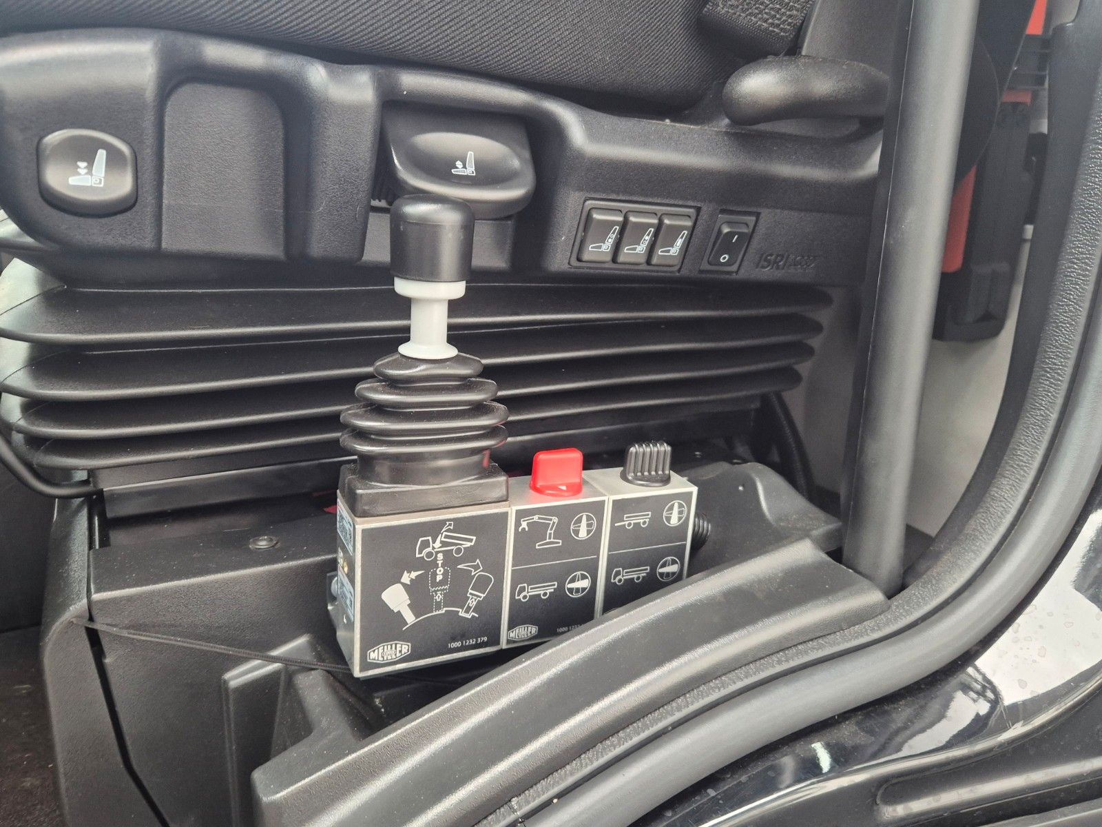 Fahrzeugabbildung Iveco Eurocargo ML150E32WS 4x4 Kran HMF 1130K Funk AHK