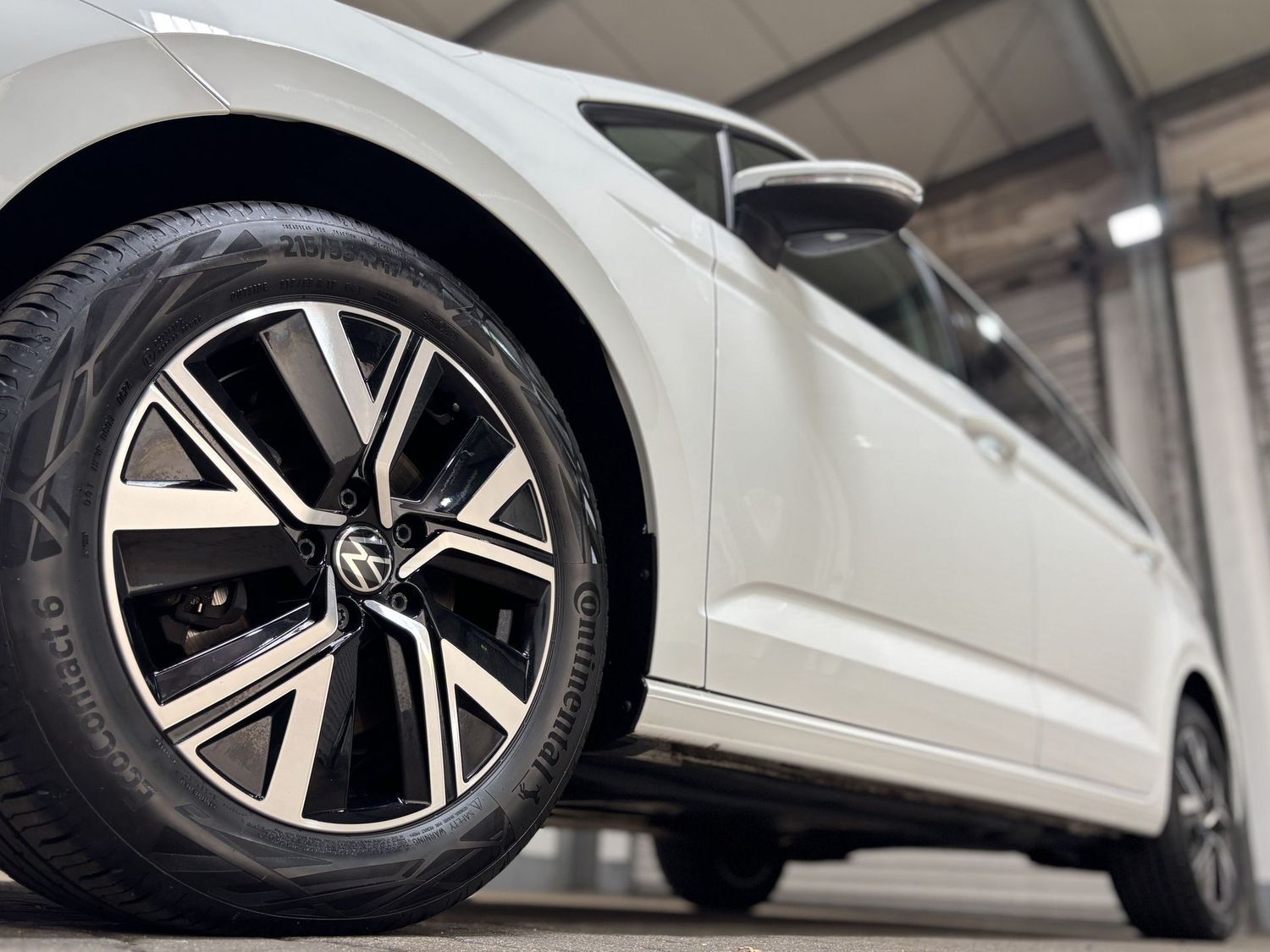 Fahrzeugabbildung Volkswagen Touran 1.5TSI 7Sitze#LED#Pano#Virtual#Kamera#ACC