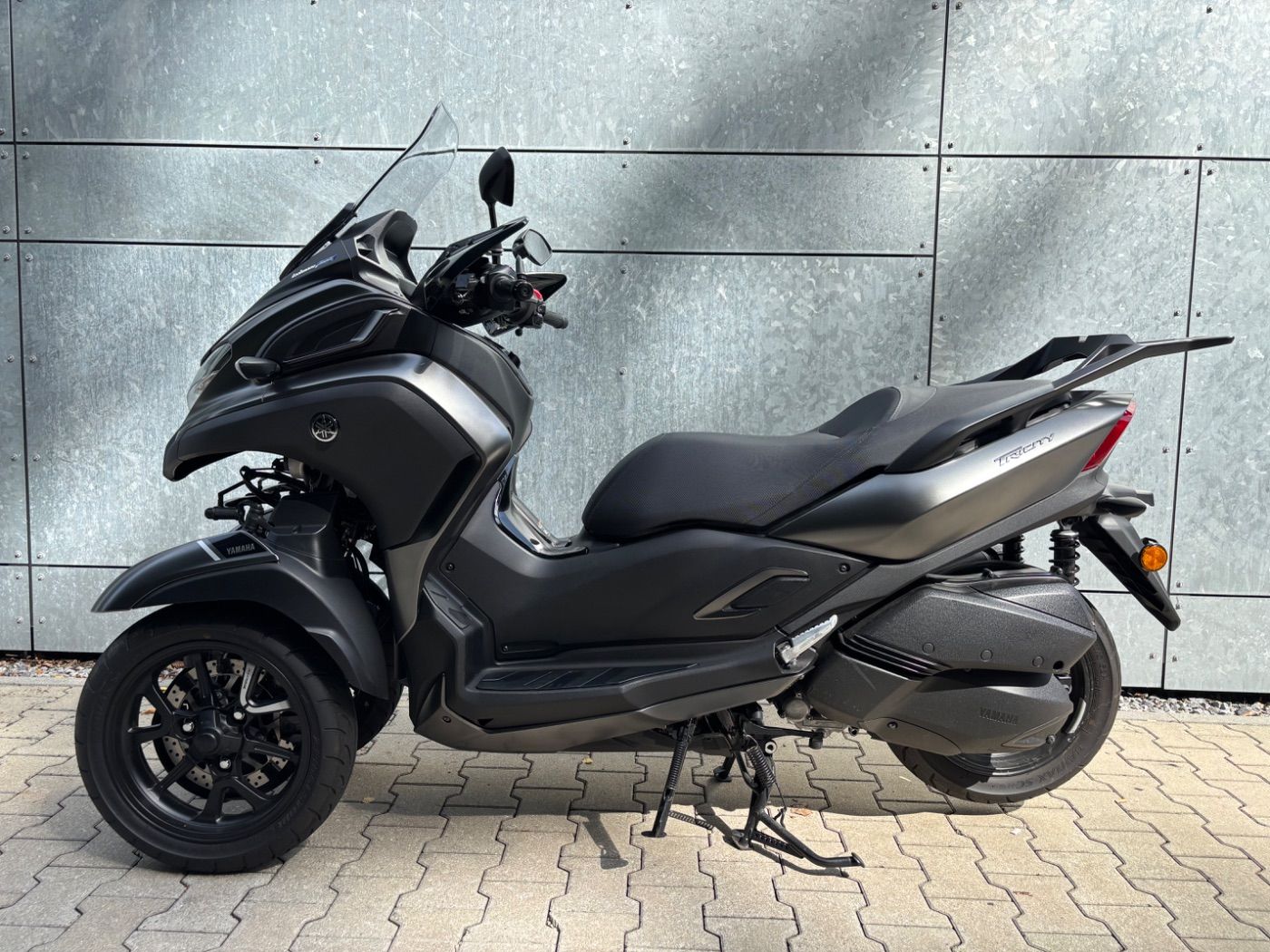 Fahrzeugabbildung Yamaha Tricity 300 Handschutz Gepäckbrücke