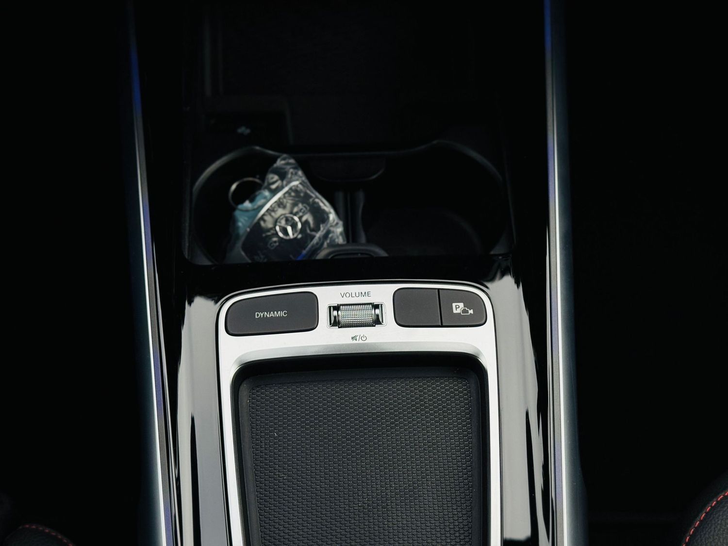 Fahrzeugabbildung Mercedes-Benz GLB 200 d AMG - Distronic, AHK, LED, EDW, RFK, K