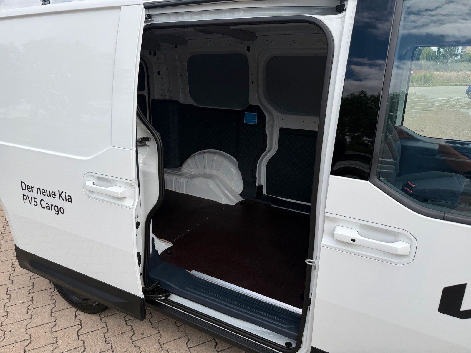 Fahrzeugabbildung Kia PV5 CARGO L2H1 3T 71.2 PLUS WP AW