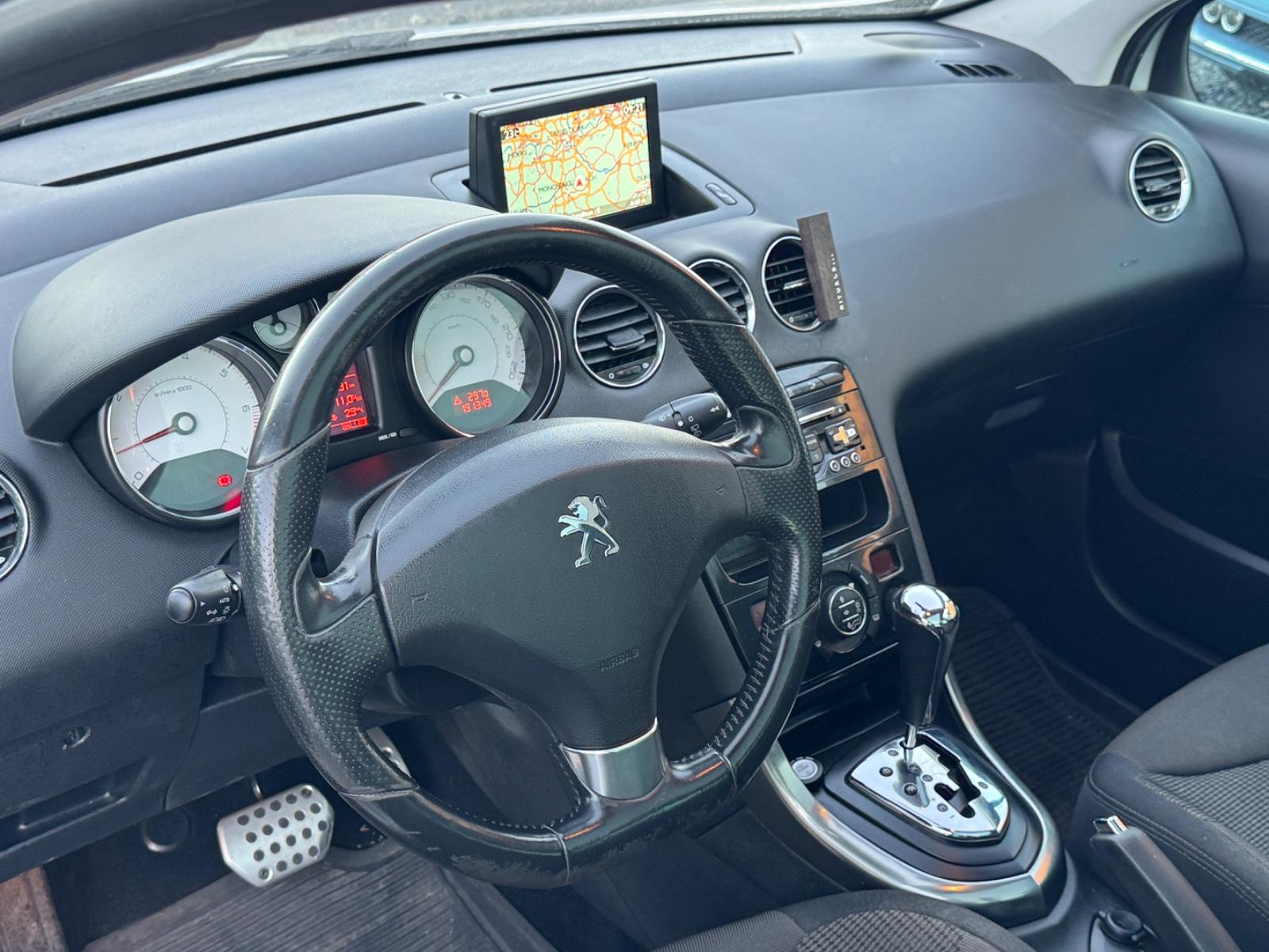 Peugeot 308 2014 — photo 8