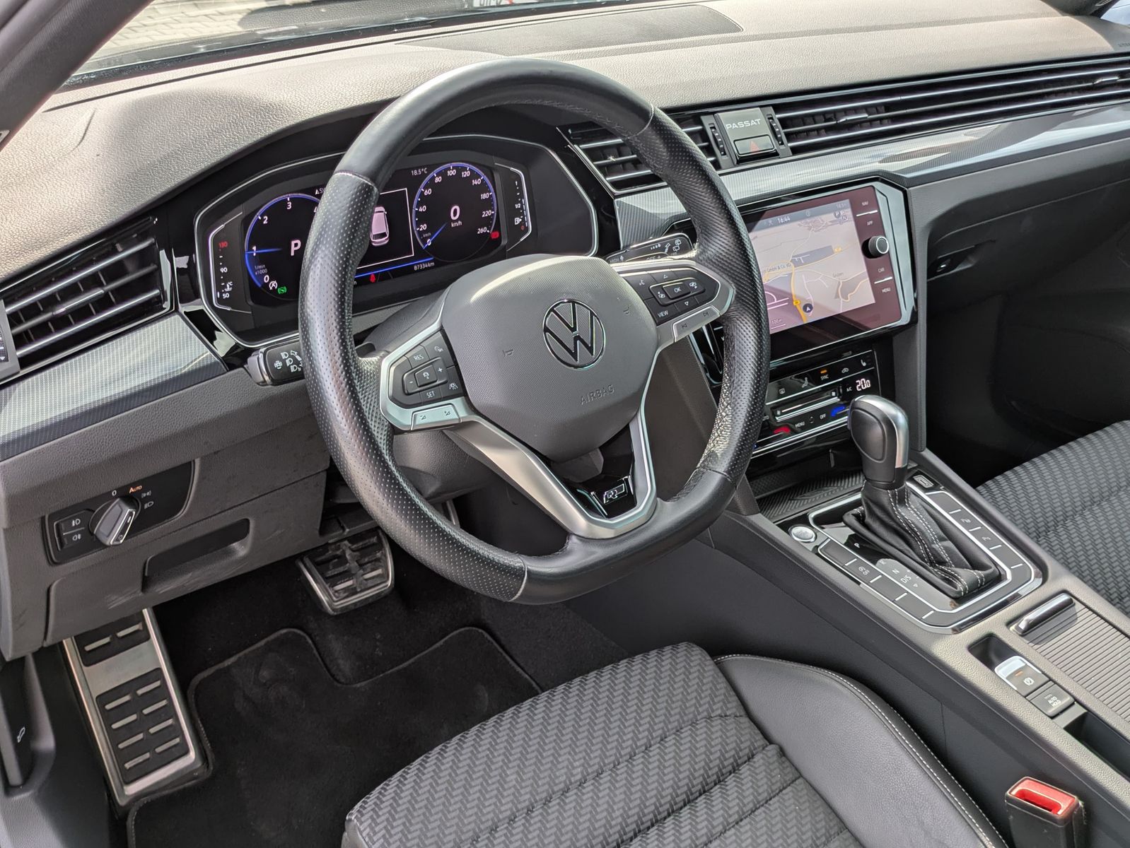 Fahrzeugabbildung Volkswagen Passat 2.0 TDI 2x R-Line MATRIX*KAMERA*ACC*NAVI