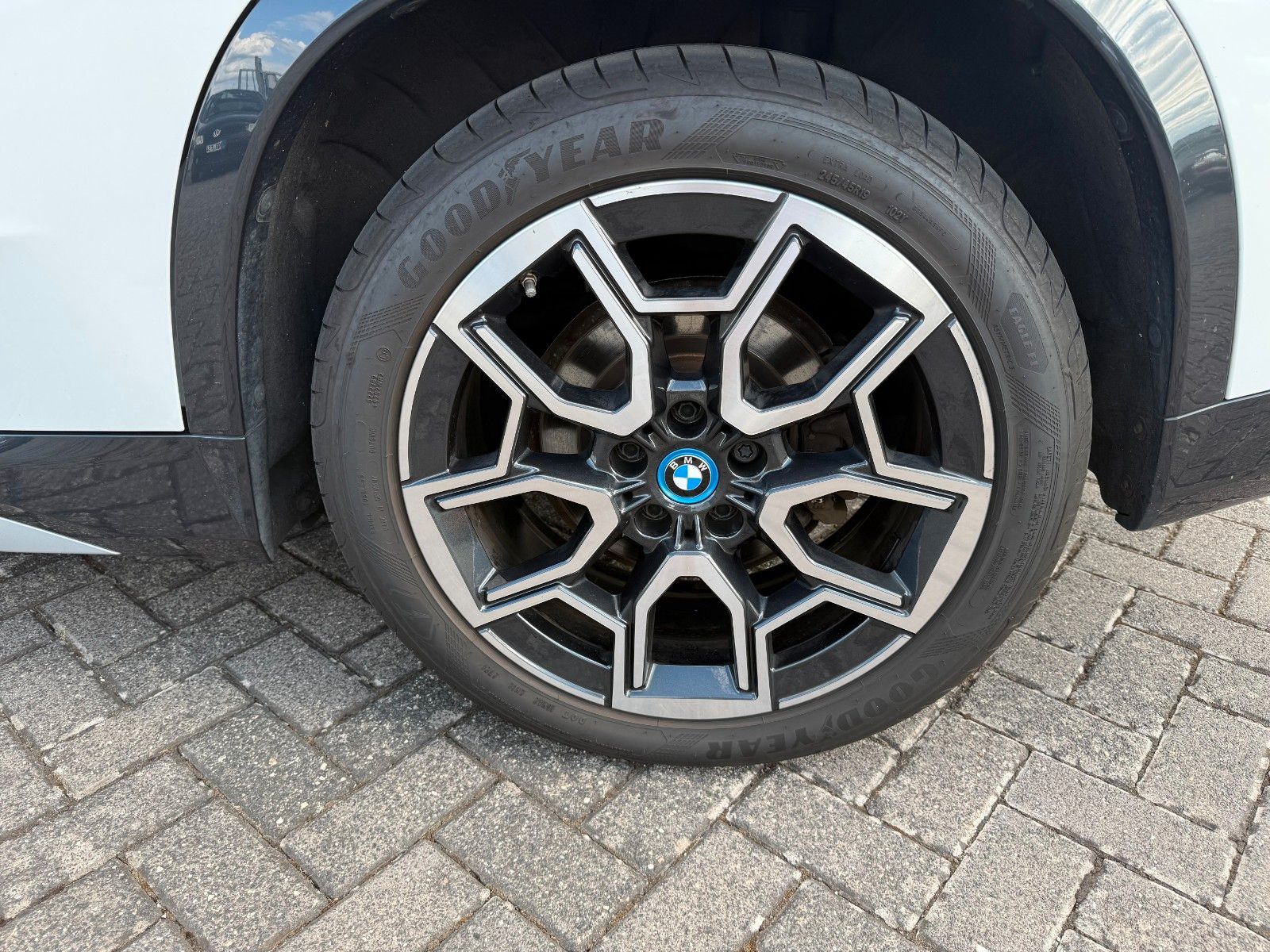 BMW iX1 30 xDRIVE xLINE PANO 19 LEDER AHK LED foto 6