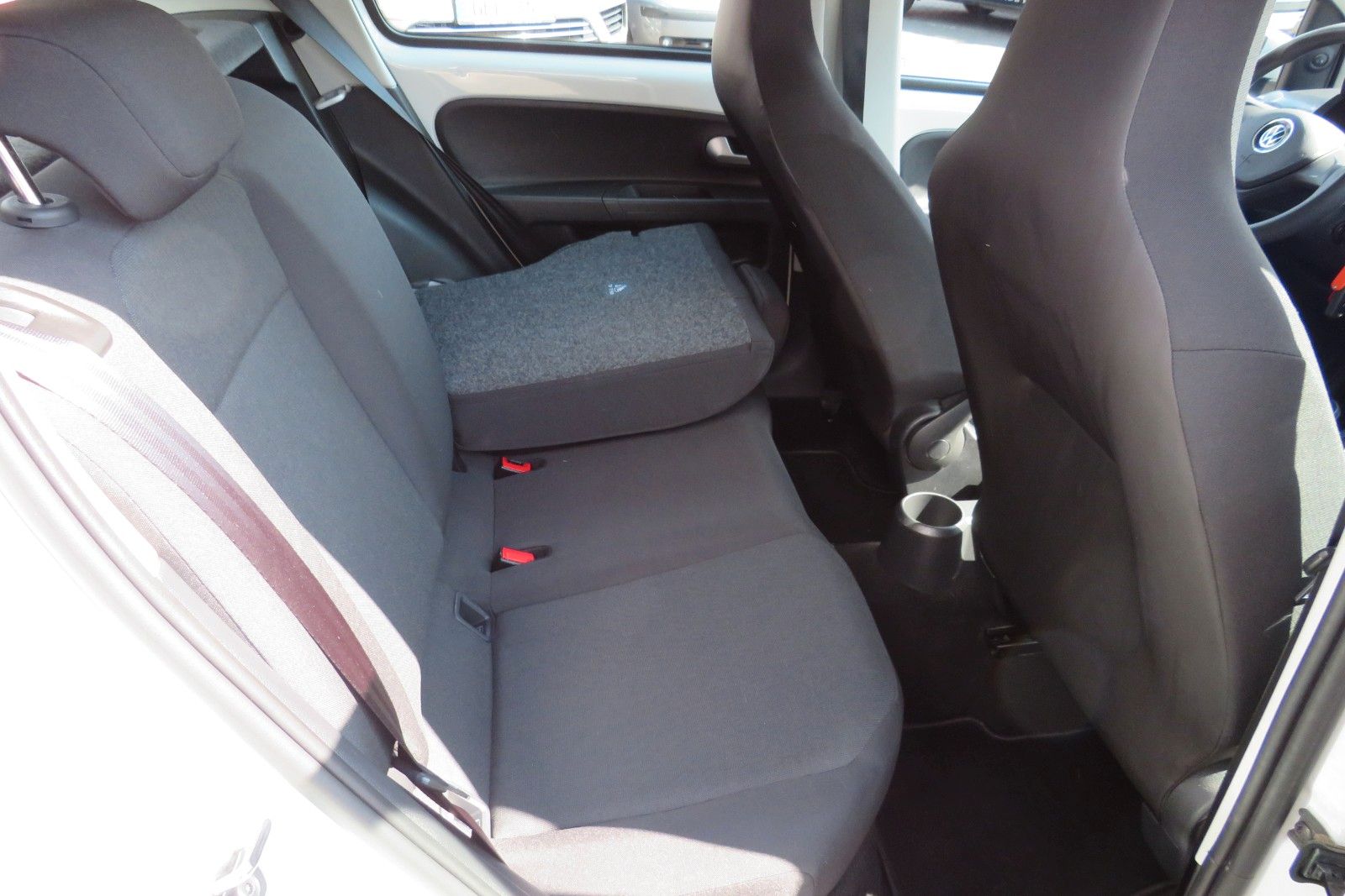 Fahrzeugabbildung Volkswagen up! 4 TÜREN KLIMA TELVOR DAB KAMERA PDC GRA 1.H