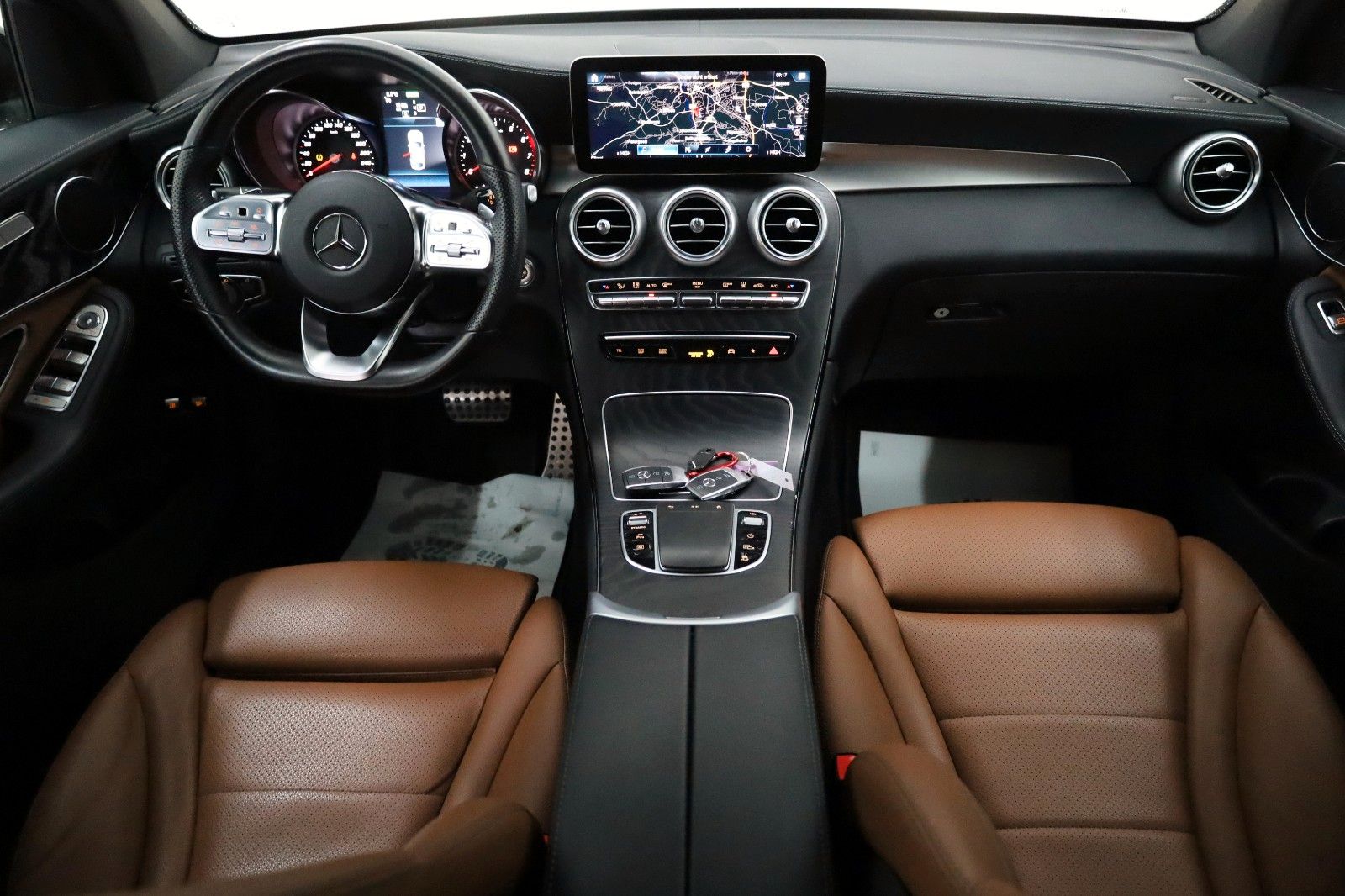 Fahrzeugabbildung Mercedes-Benz GLC 300e 4M Coupe AMG Leder,Navi,LED,Park Paket