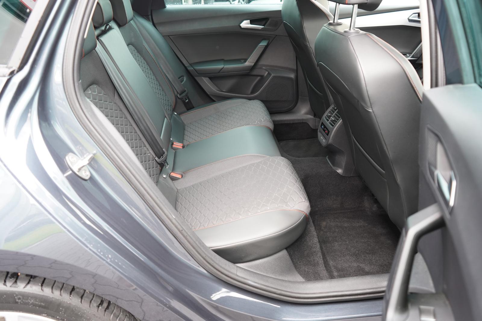 Seat Leon Sportstourer 1.5 FR LED Navi DAB Kamera USB