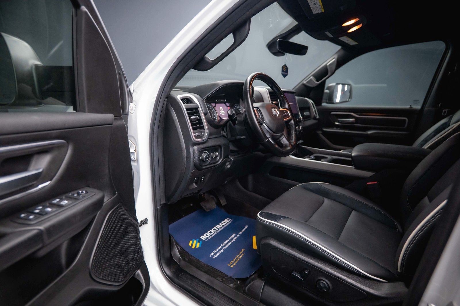 Fahrzeugabbildung Dodge RAM 5.7 V8 HEMI 4x4 OFFROAD Night-Paket *LED*19%