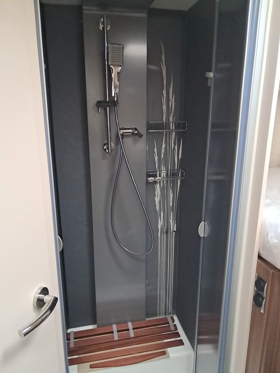 Fahrzeugabbildung Eura Mobil Contura CT 766 EF Luminary Paket, Markise