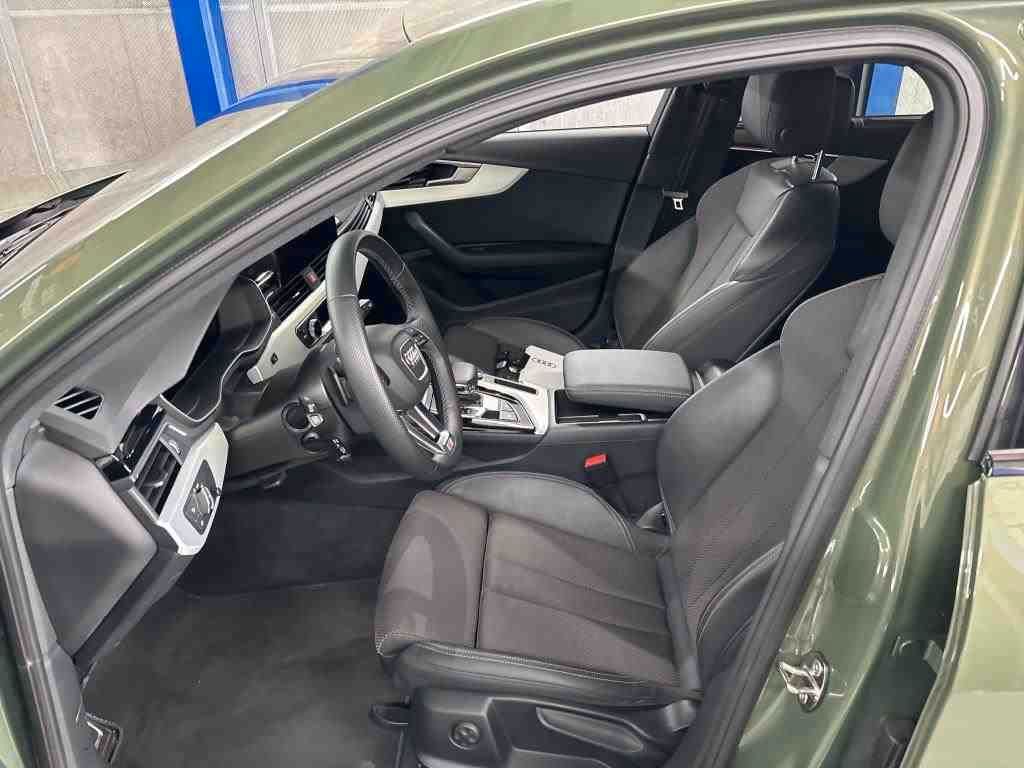 AUDI A4 2024