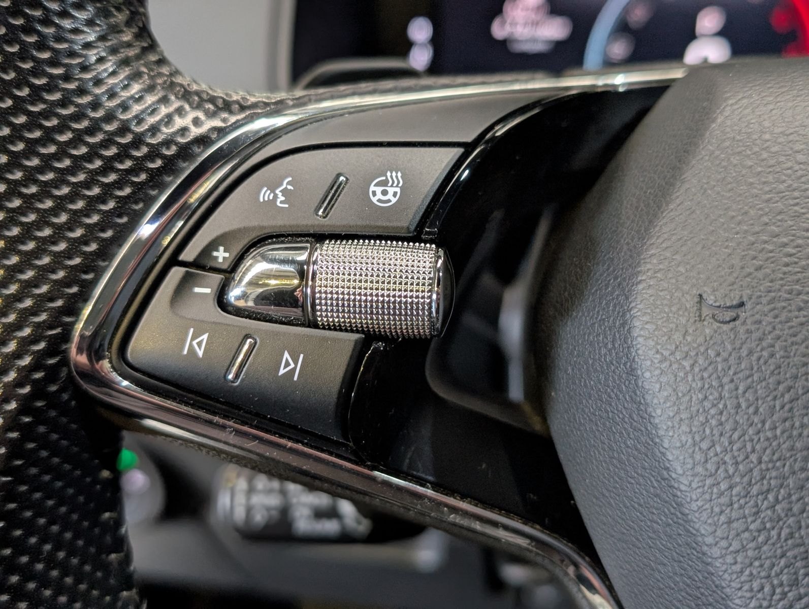 Fahrzeugabbildung SKODA Karoq 2.0 TDI DSG Sportline 4x4 ACC LED Cam AHK