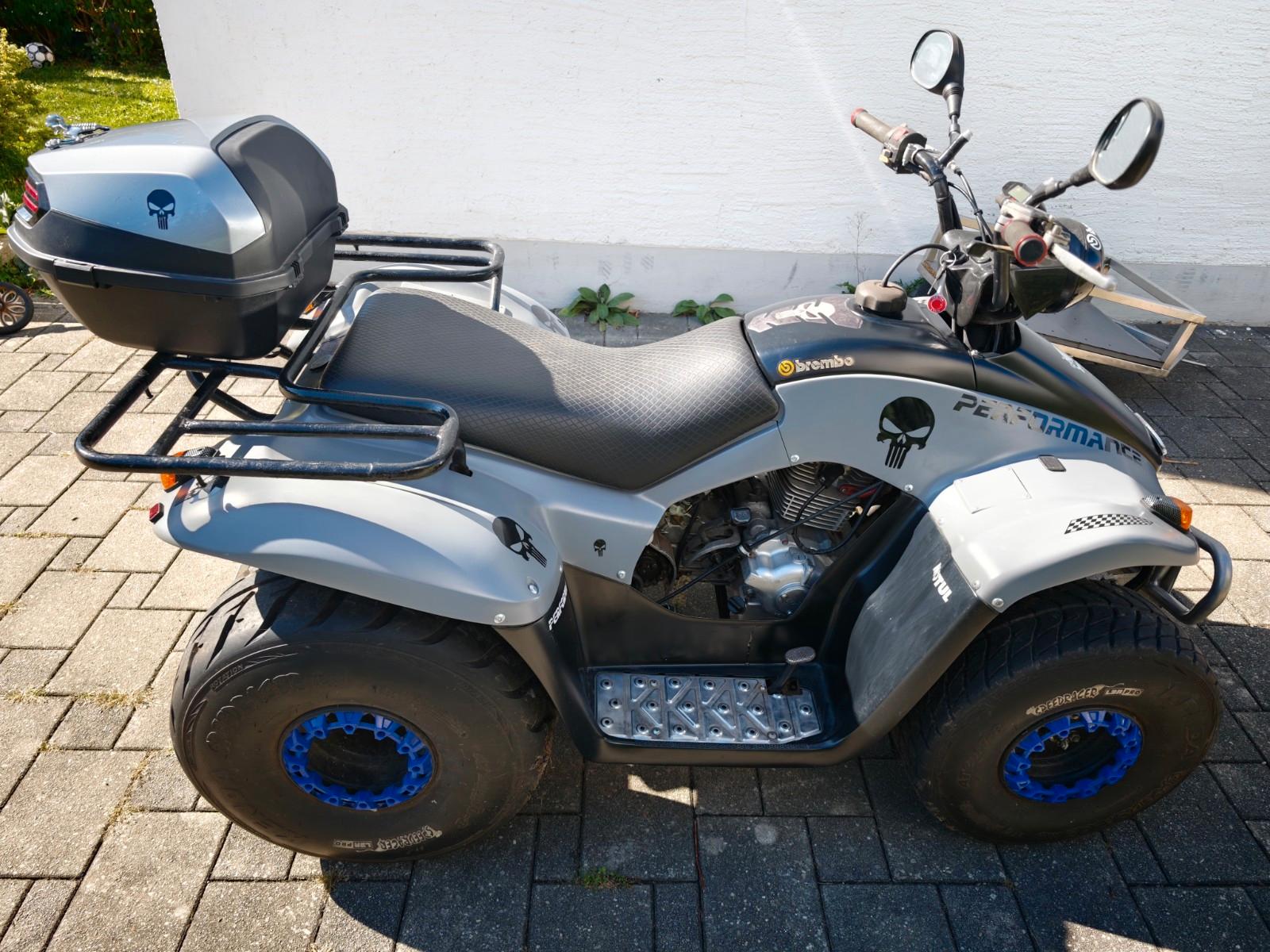 Kymco  2004 — вигляд ззаду