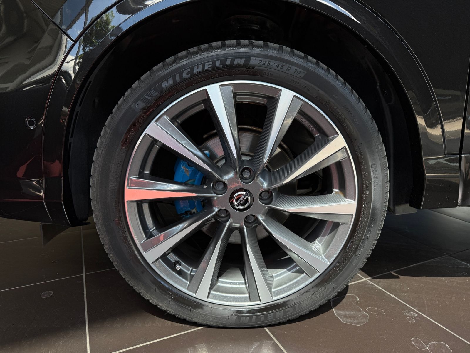 Fahrzeugabbildung Nissan Qashqai Tekna+ 4x4 PANO RFK ACC NAVI