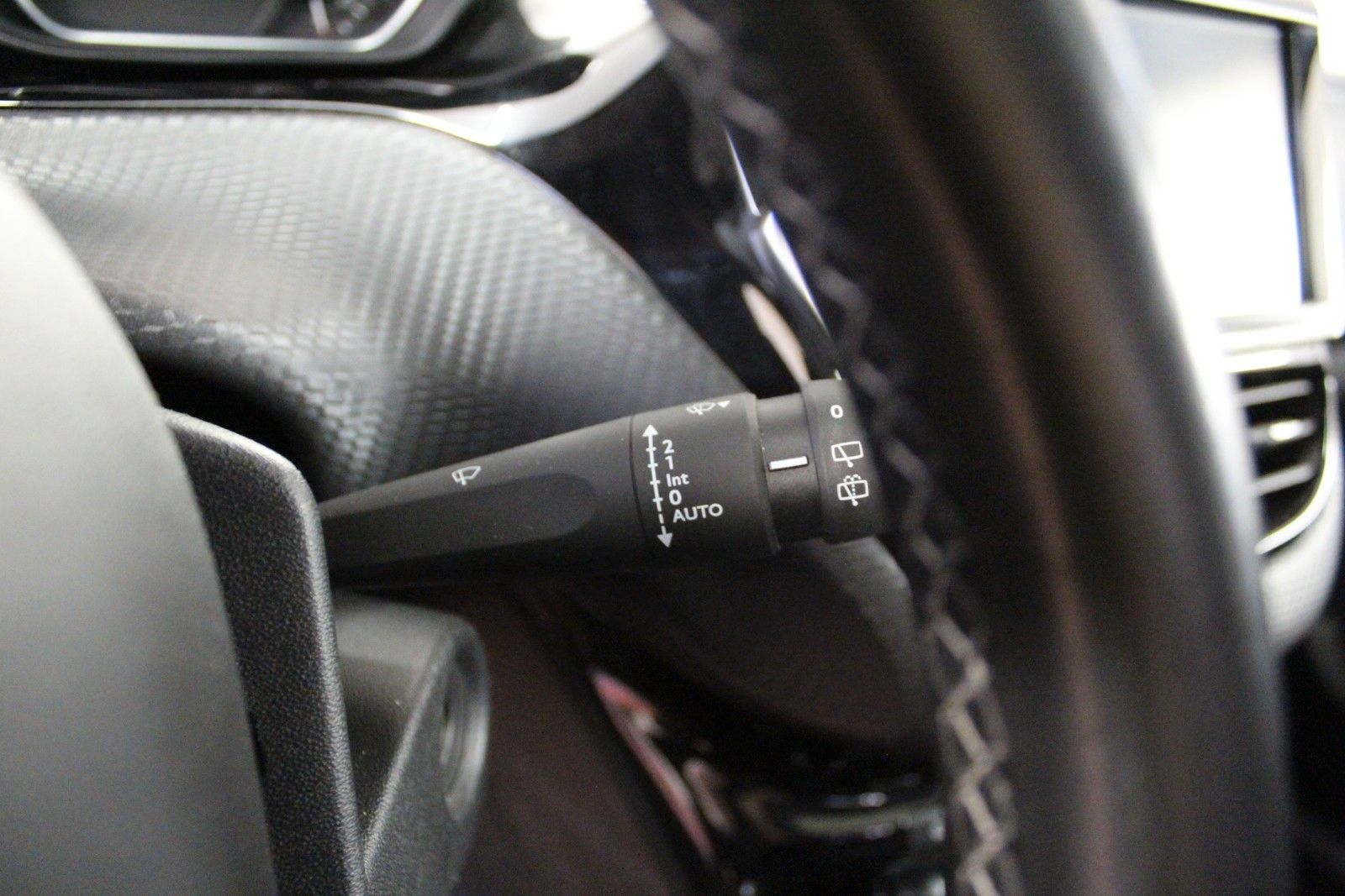Fahrzeugabbildung Peugeot 208 PureTech 110 Edition Panoramadach*Sitzheizun