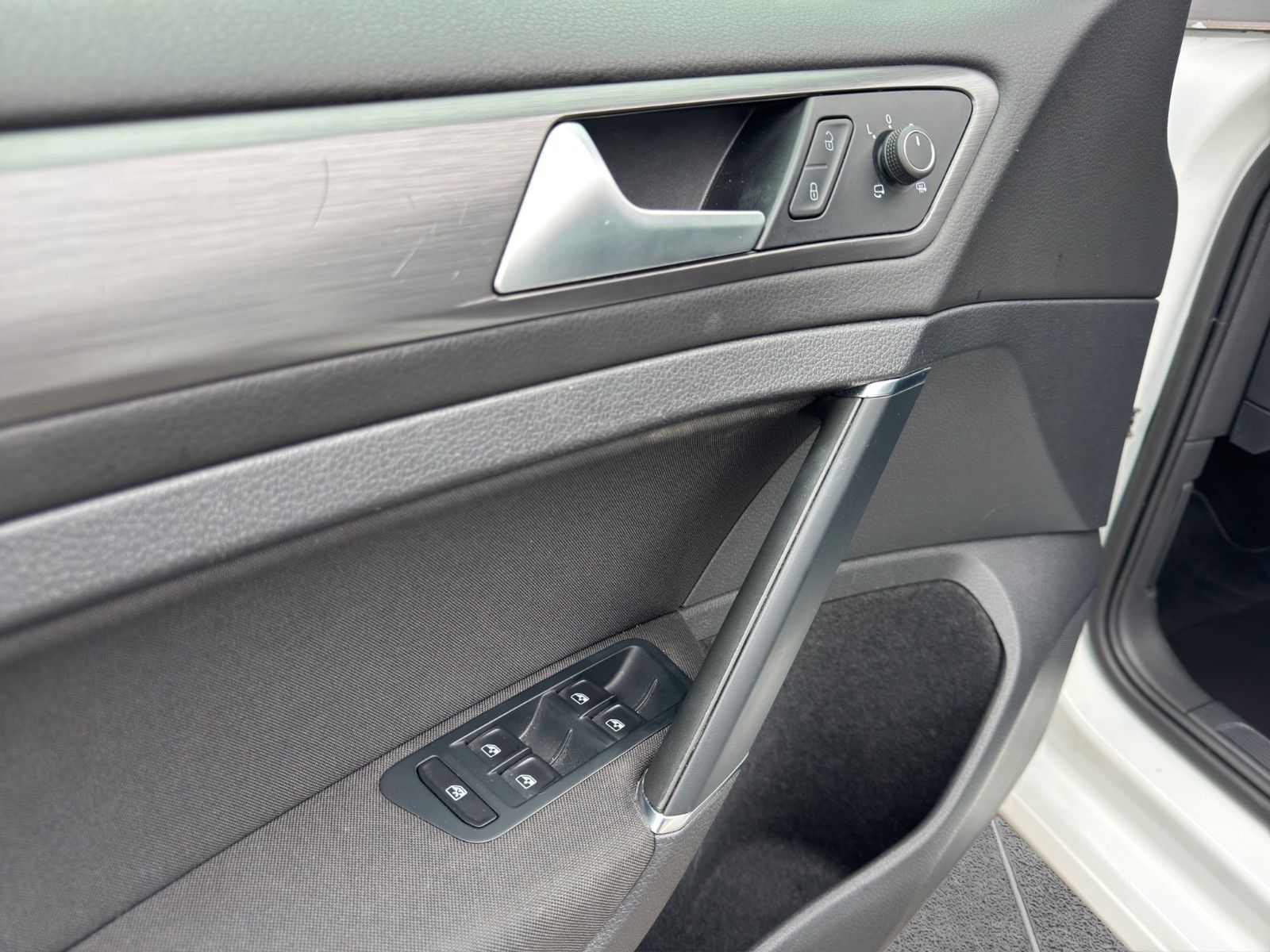 Fahrzeugabbildung Volkswagen GOLF E COMFORT VIRT KAM SHZ LED ALLWET PDC