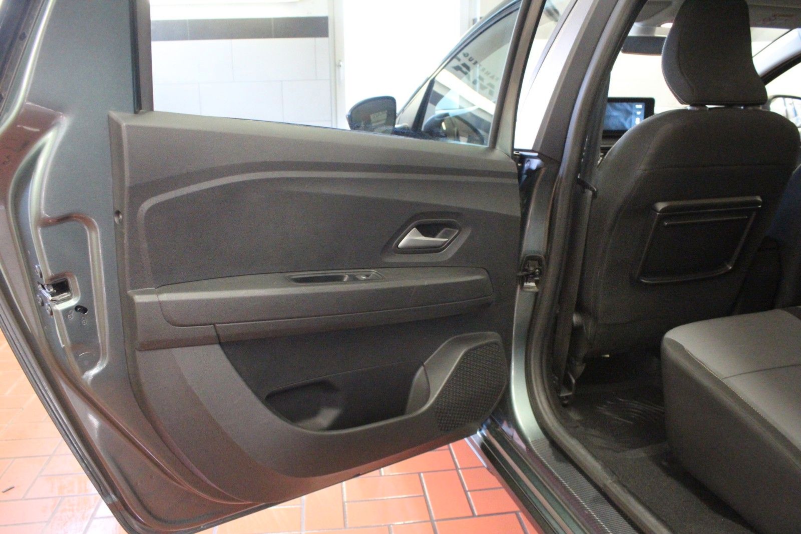 Fahrzeugabbildung Dacia Jogger TCE 110 Extreme+ 5-Sitzer *AHK*