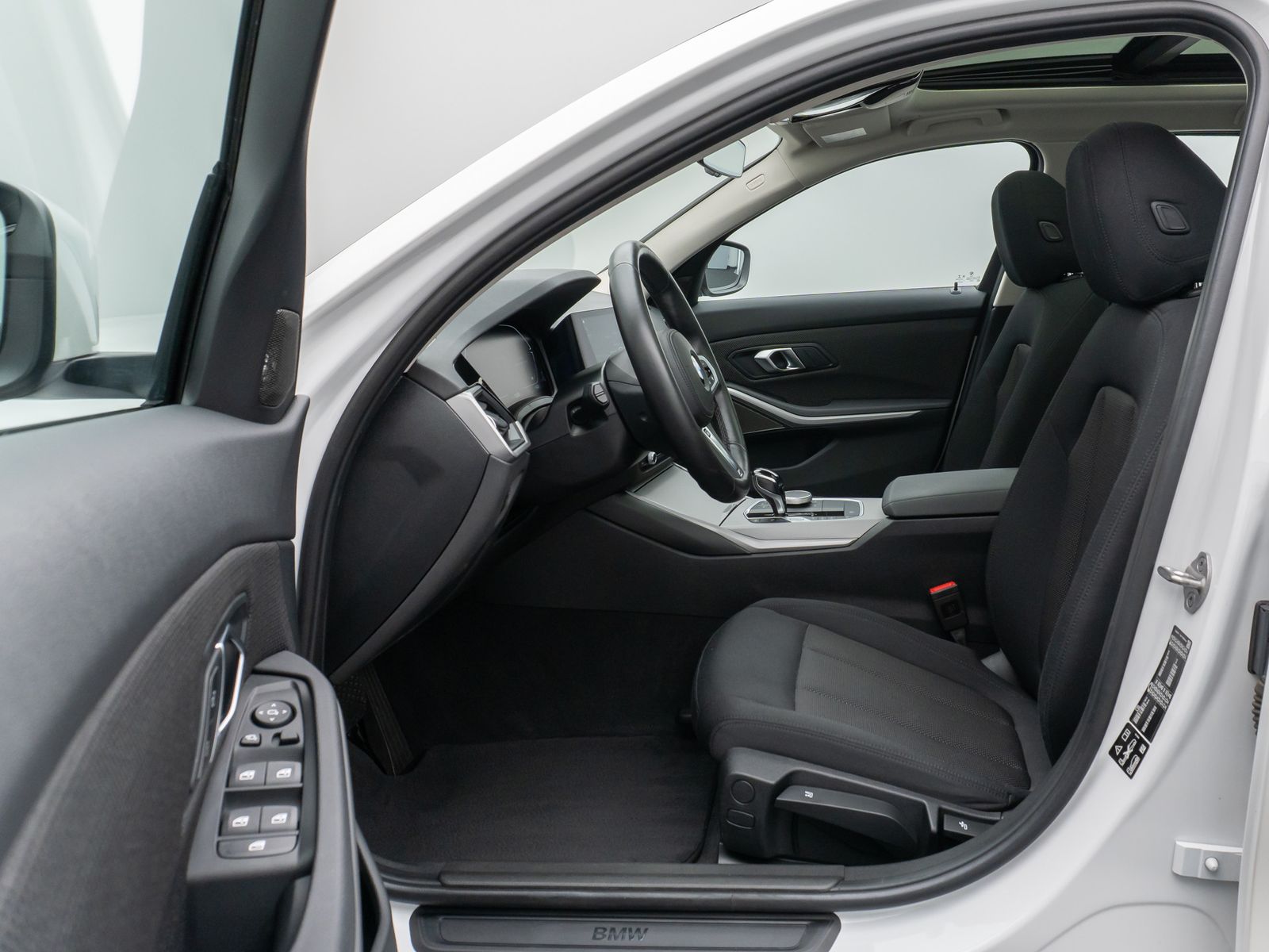 Fahrzeugabbildung BMW 320d  xD Panorama Kamera HUD DAB H/K Lenkradhzg