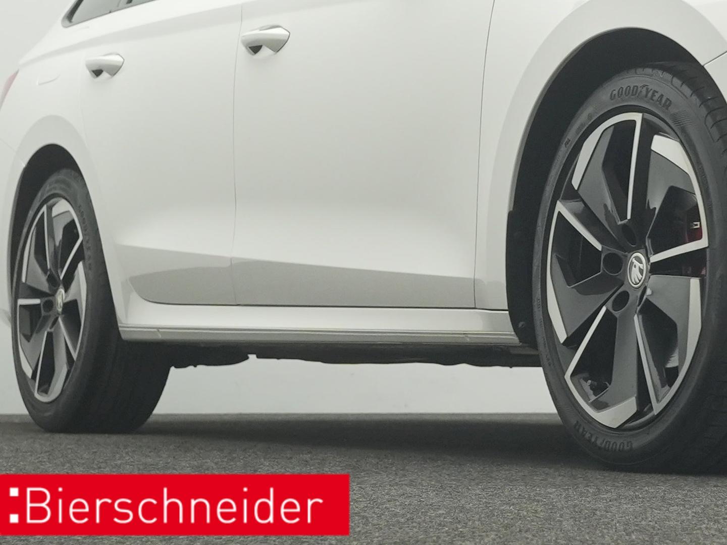 Skoda Octavia Combi 2.0 TDI DSG 4x4 RS MATRIX NAVI AHK