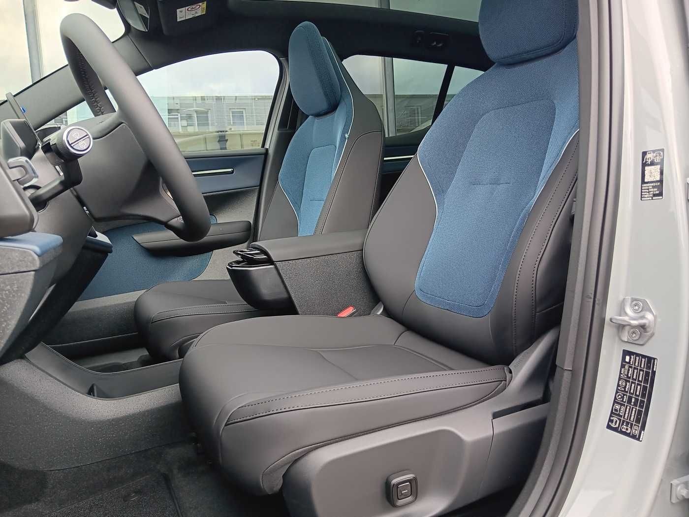 Fahrzeugabbildung Volvo EX30 CrossCountry Twin Performance Ultra