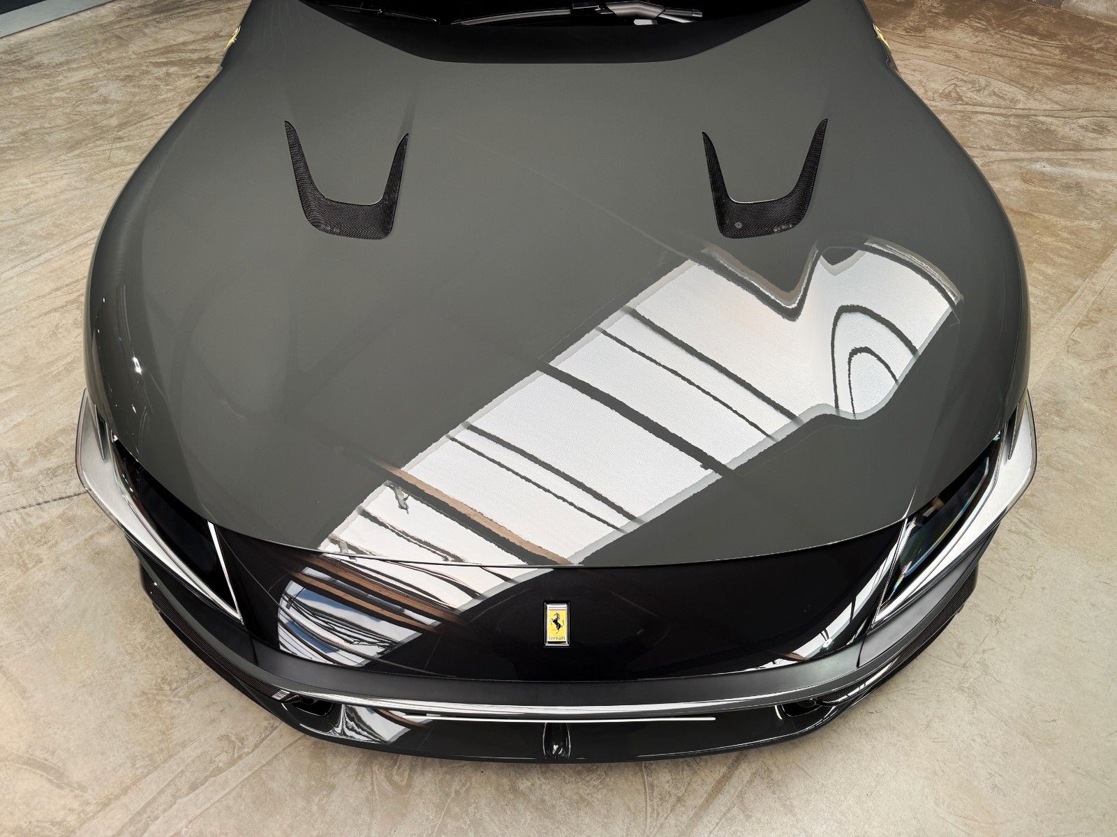 Fahrzeugabbildung Ferrari 12Cilindri + 1. Hand + 54 km + Carbon Exterieur