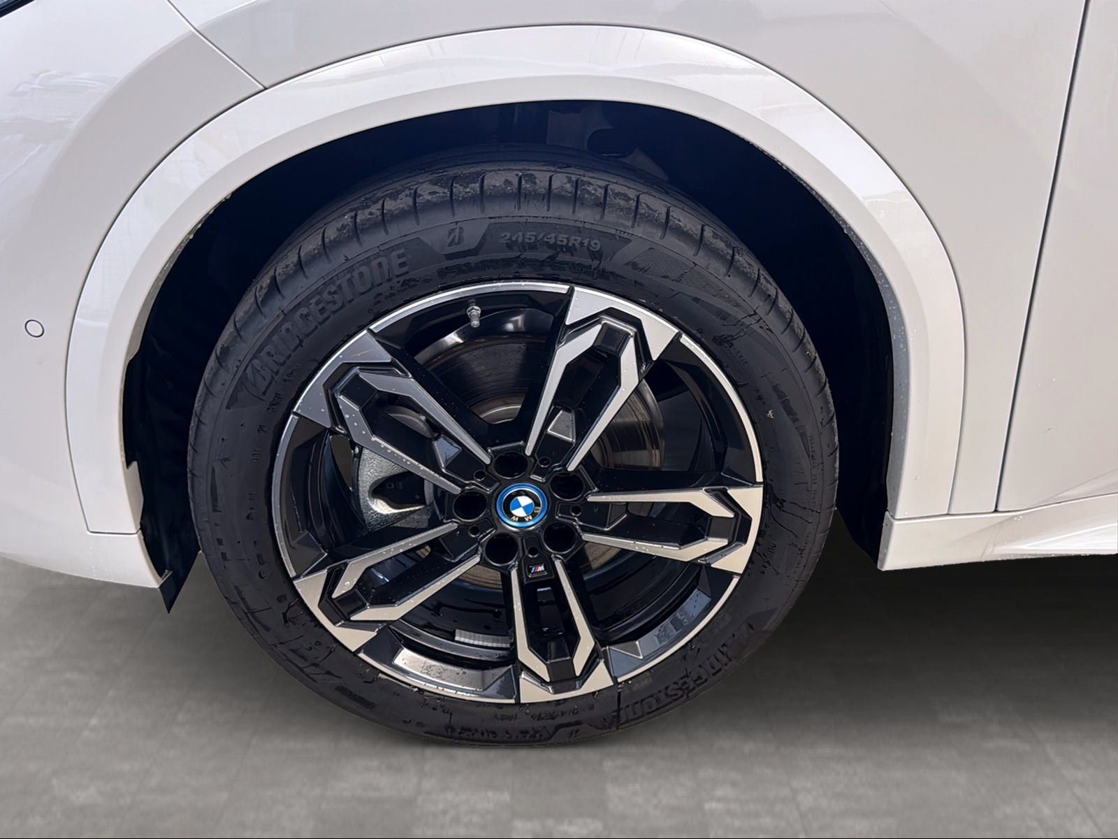 BMW iX2 - Bild 13