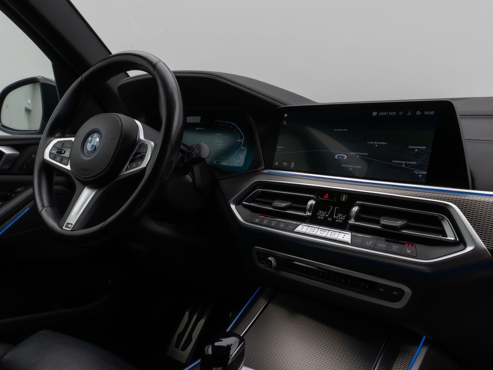 Fahrzeugabbildung BMW X5 xD45e M Sport 360° HUD DAB ACC AHK 20Zoll