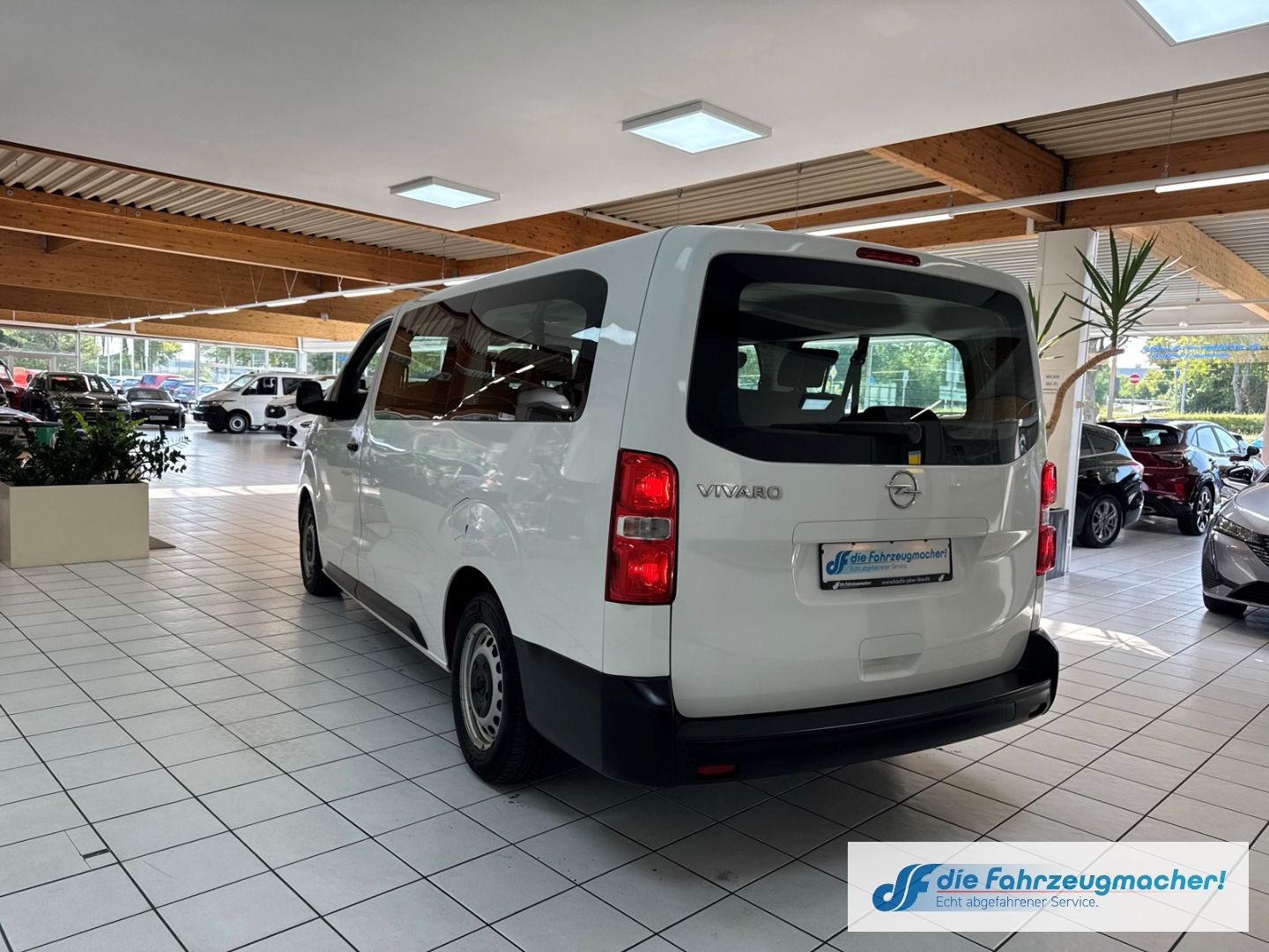 Fahrzeugabbildung Opel Vivaro Kombi L 1.5 D EU6d-T Apple CarPlay Androi