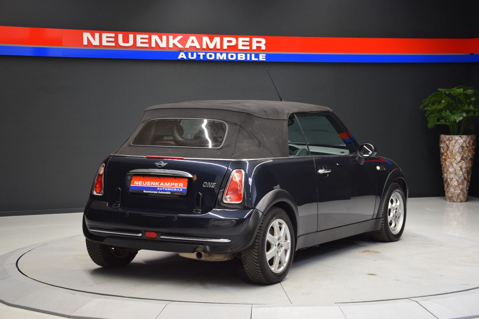 Fahrzeugabbildung MINI One Cabrio Pepper Klima Sitzheizung PDC 2. Hand