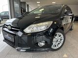 Ford Focus Lim. Titanium Navi Kamera PDC BiXenon - Ford Focus mit Benzin-Antrieb: Kleinwagen