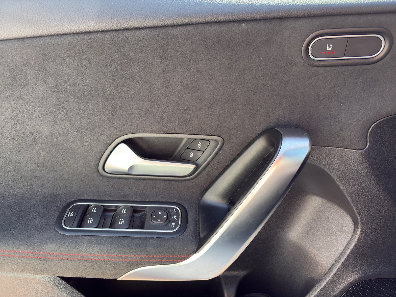 Fahrzeugabbildung Mercedes-Benz A 200 d AMG Pano KEYGO Multibeam SOUND Kamera