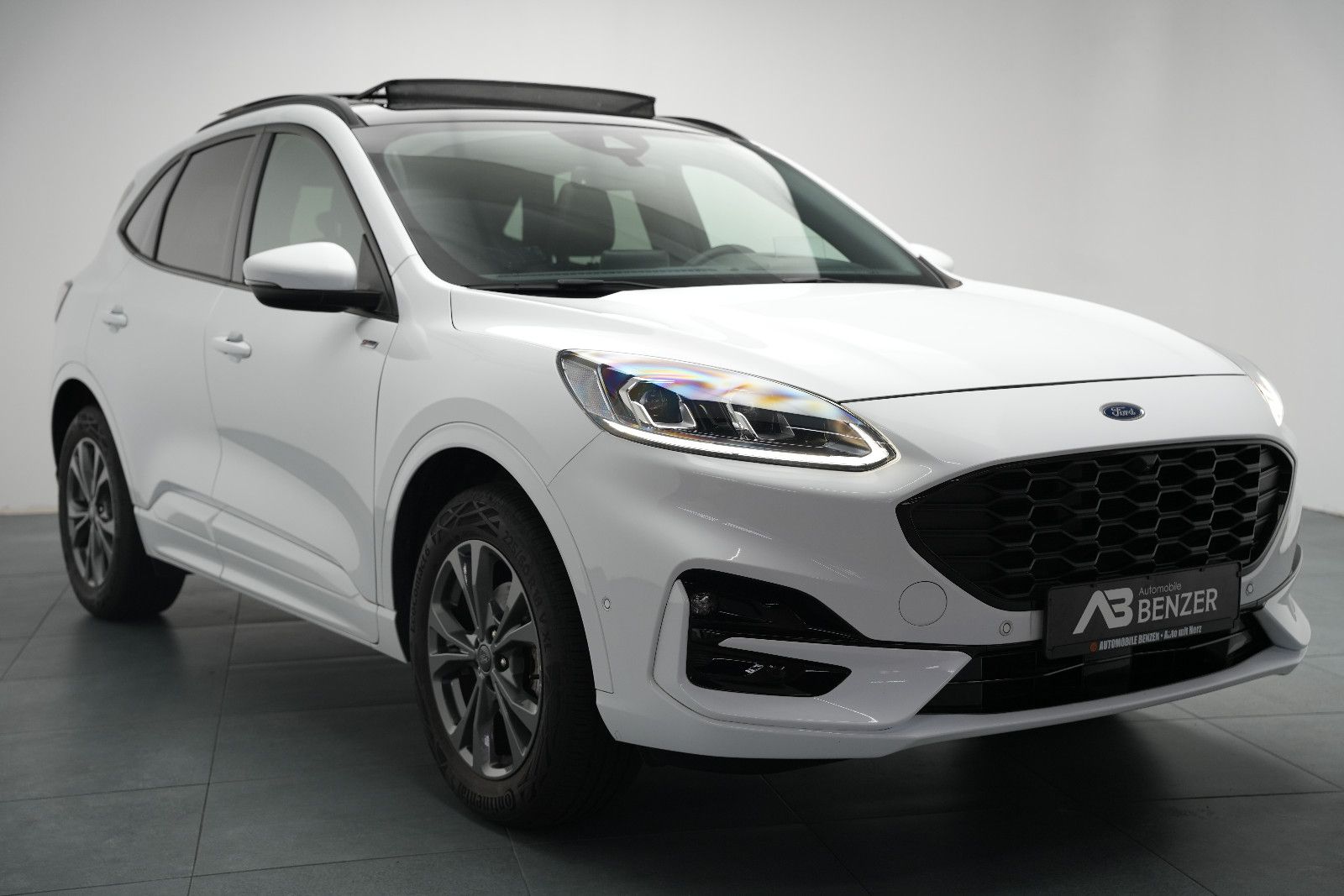 Fahrzeugabbildung Ford Kuga *ST-Line X*Panorama*HUD*Kamera*PlugInHybrid