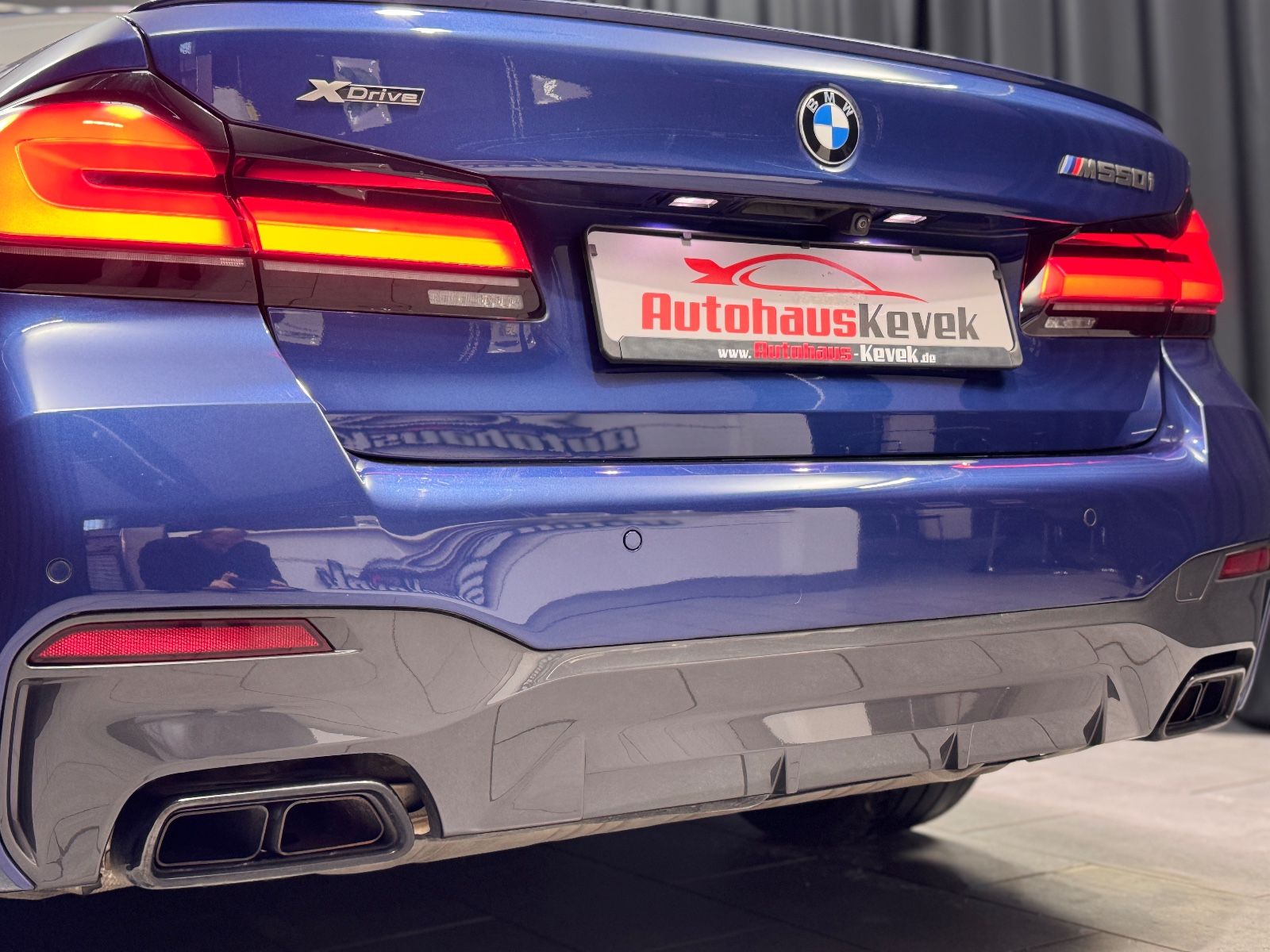 Fahrzeugabbildung BMW M550i Lim. xDrive|LASER|HEAD-UP|AHK|SCHIEBEDACH|