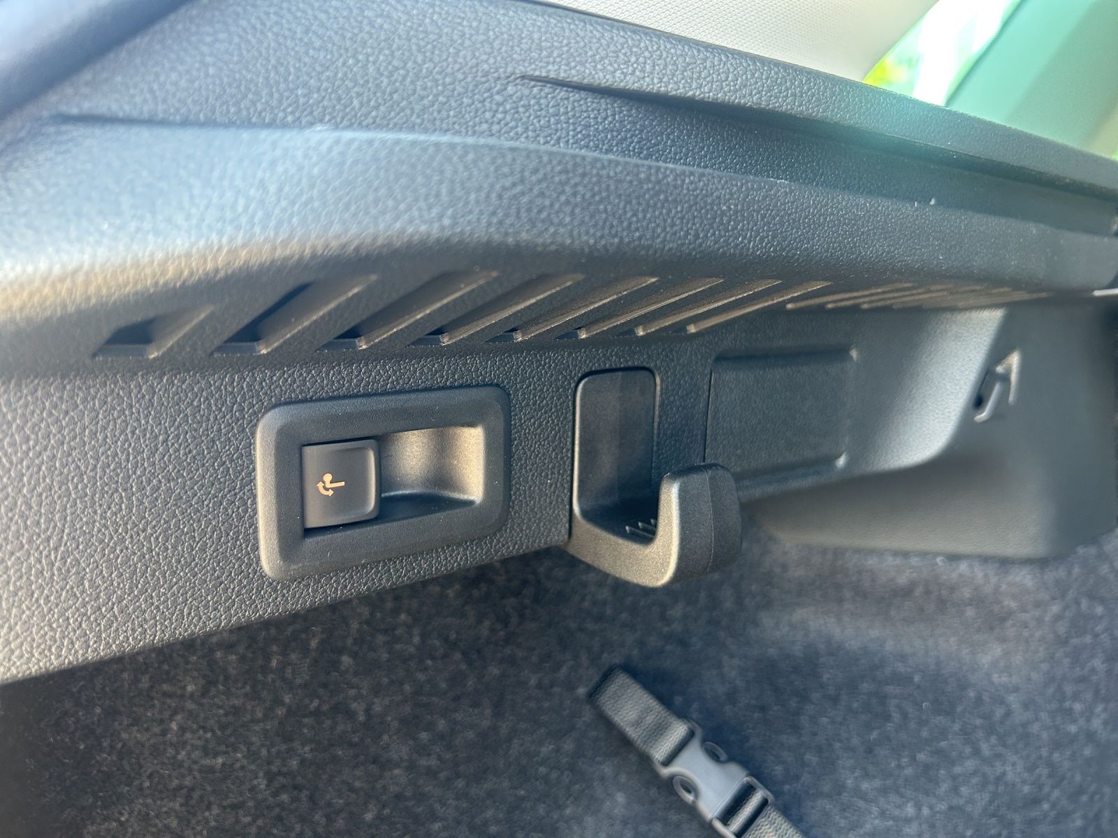 Fahrzeugabbildung SKODA Kamiq 1.0 TSI Selection DSG MATRIX AHZV